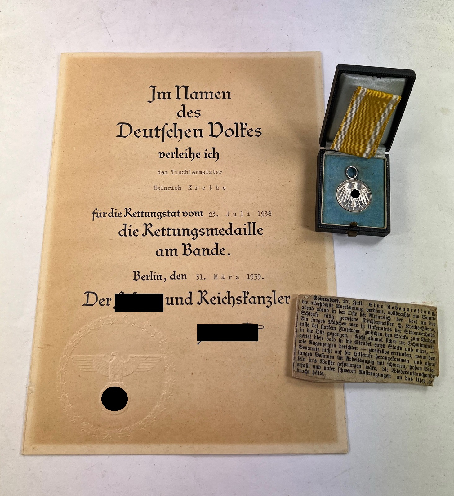 Cased Life Saving Medal on Ribbon. Maker PR. M. BLN. 835 with Document.  – Bild 1