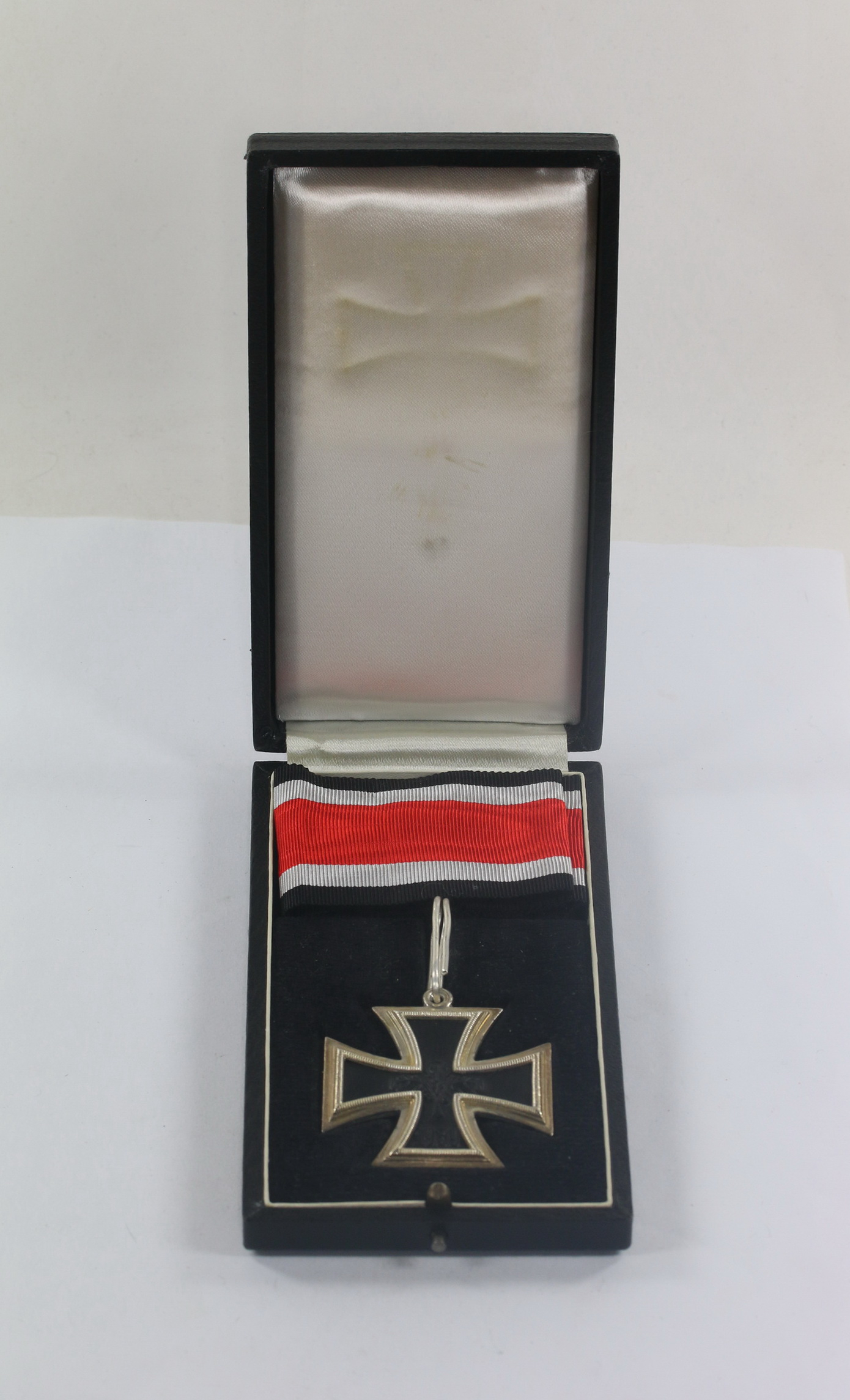 ritterkreuz_des_eisernen_kreuzes_1957_steinhauer_l_ck_im_etui_leutnant_herbert_isachsen_1__4nd Ritterkreuz des Eisernen Kreuzes 1957, Steinhauer & Lück, im Etui (Leutnant Herbert Isachsen) – Bild 1
