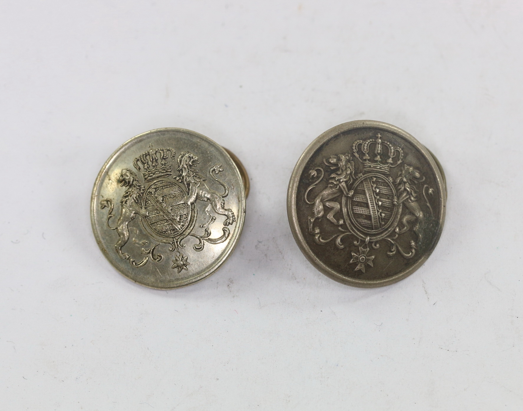 sachsen_2_x_sergeantenknopf_zum_bunten_uniform_rock_1__4nd Saxony, 2 X Sergeant Buttons for the Parade Tunic. – Bild 1