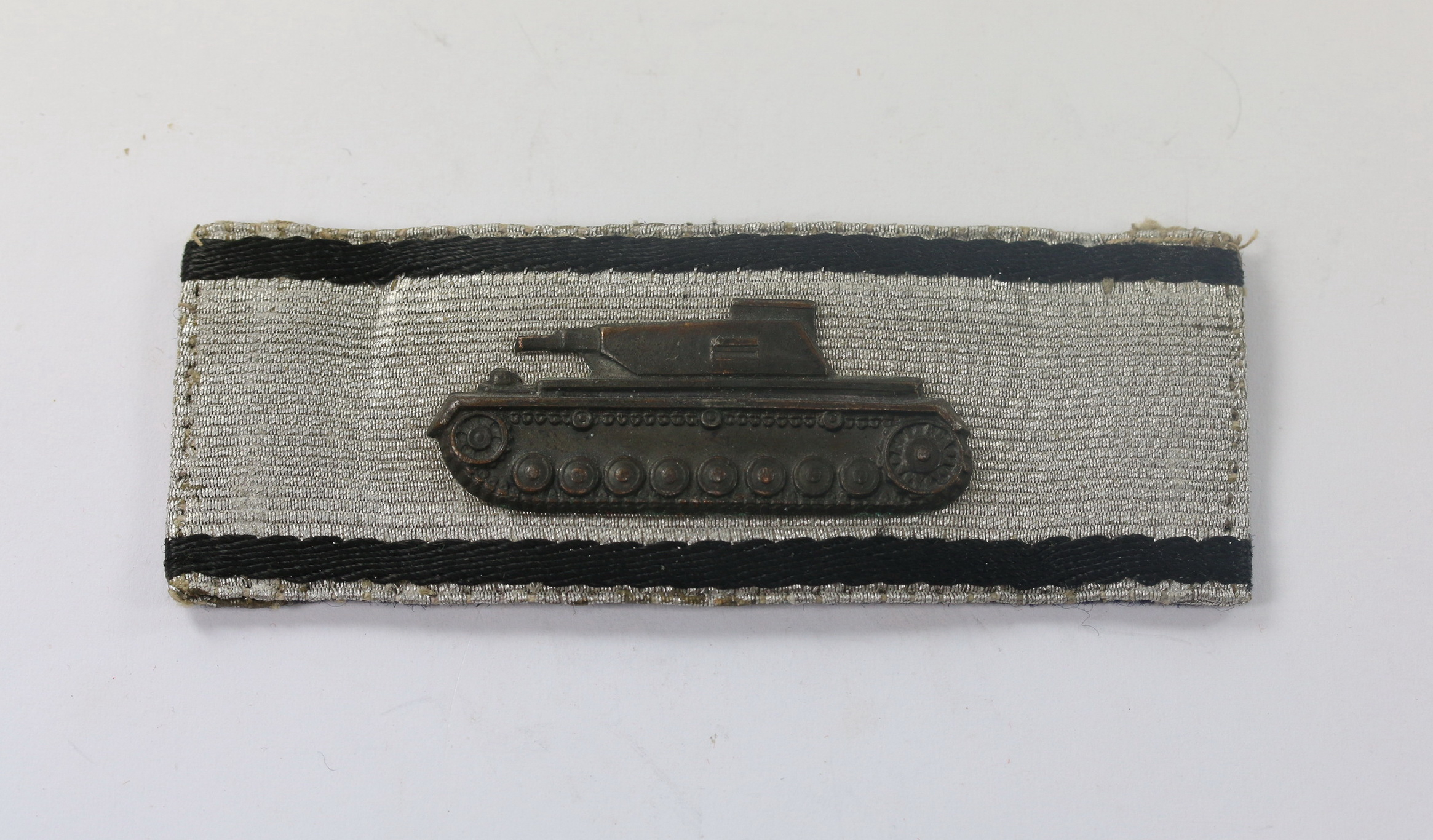 sonderabzeichen_f_r_das_niederk_mpfen_von_panzerkampfwagen_durch_einzelk_mpfer_panzerknacker_1__3_4nd Special Badge for the Single Handed Destruction of a Tank. – Bild 1