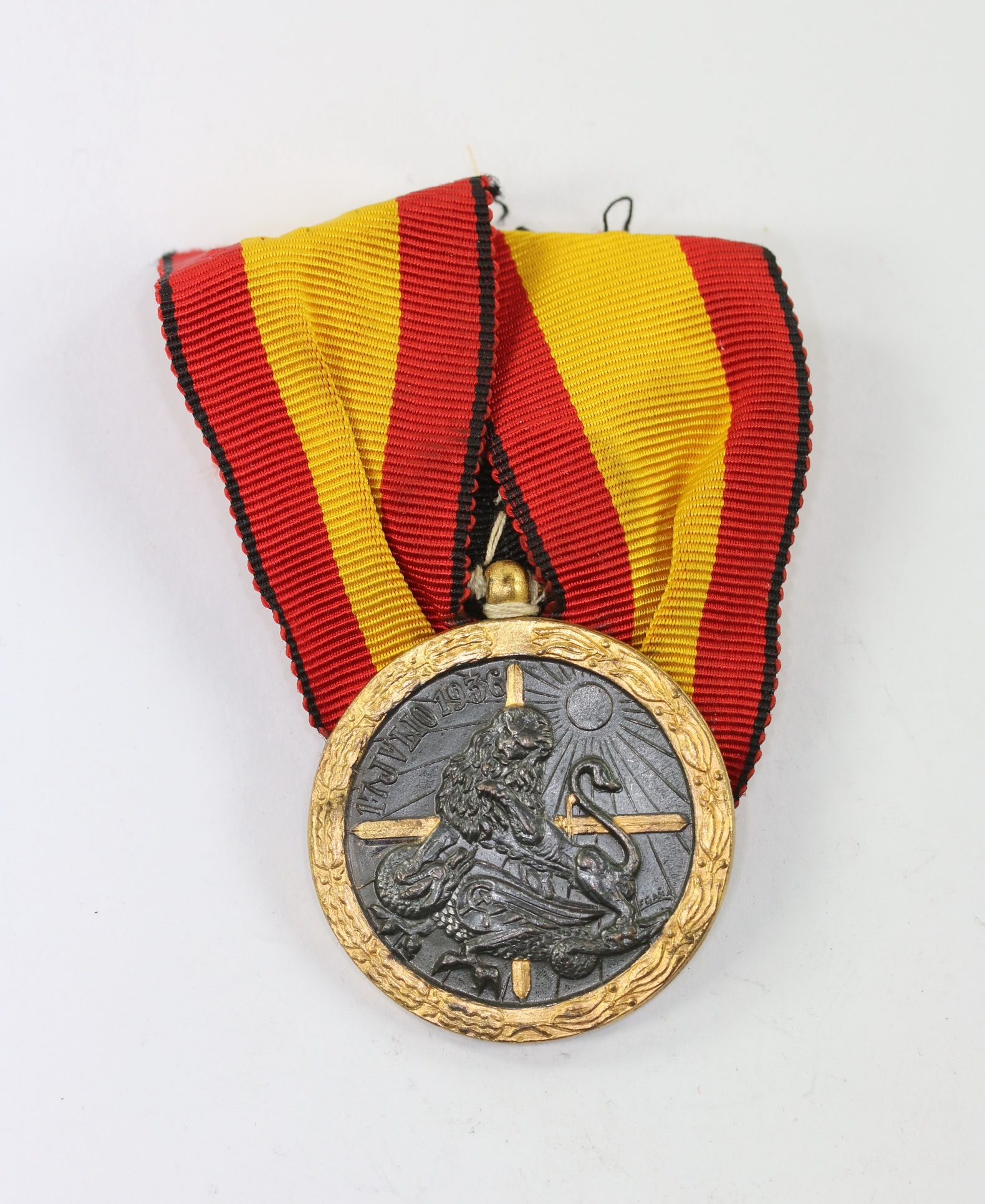Spanish Medalla de la Campaña. Possessions Major Rolf Jung.  – Bild 1