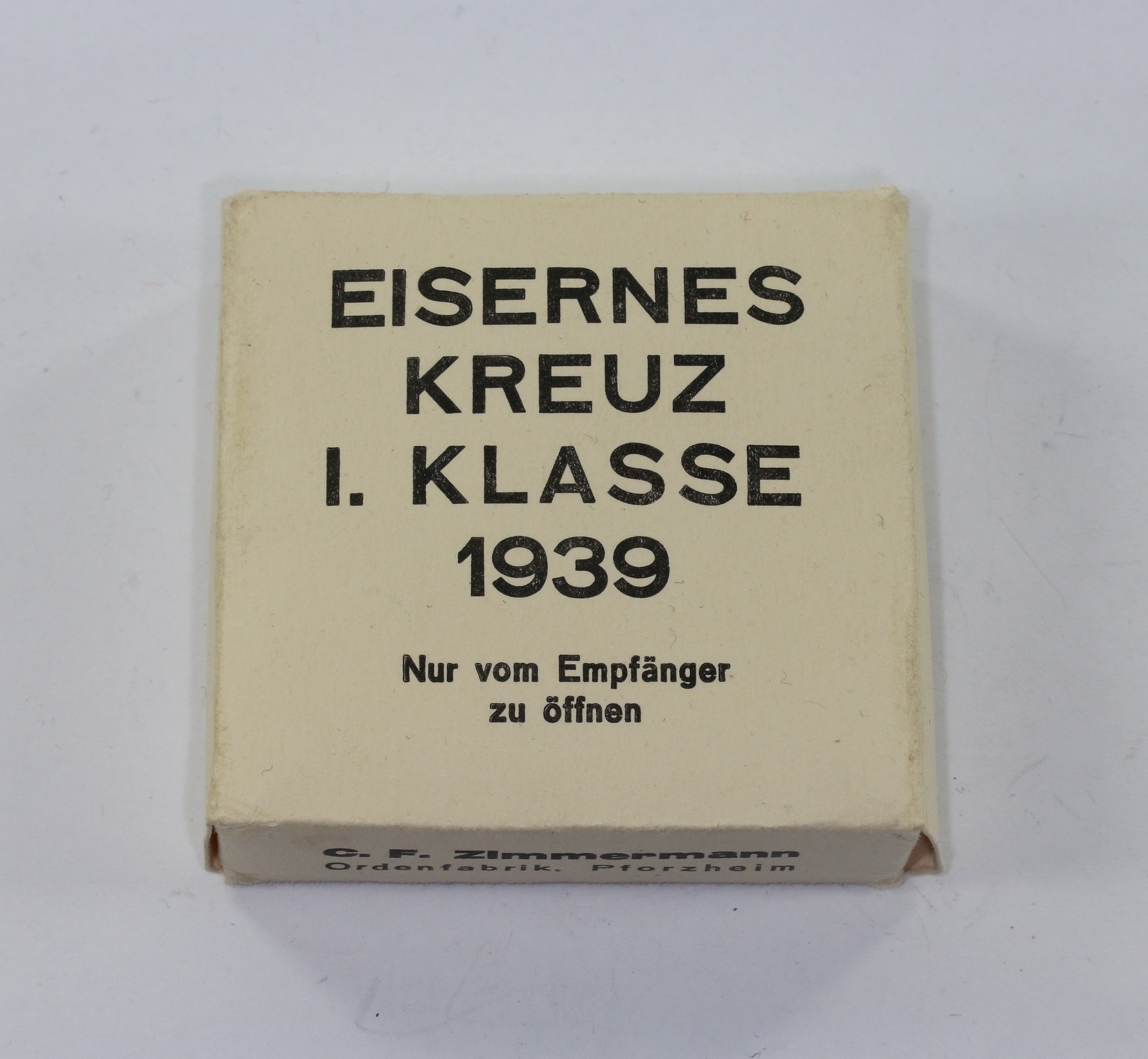 umkarton_eisernes_kreuz_1 Outer Carton for the Iron Cross 1st Class 1939, C.F. Zimmermann Ordensfabrik, Pforzheim – Bild 1