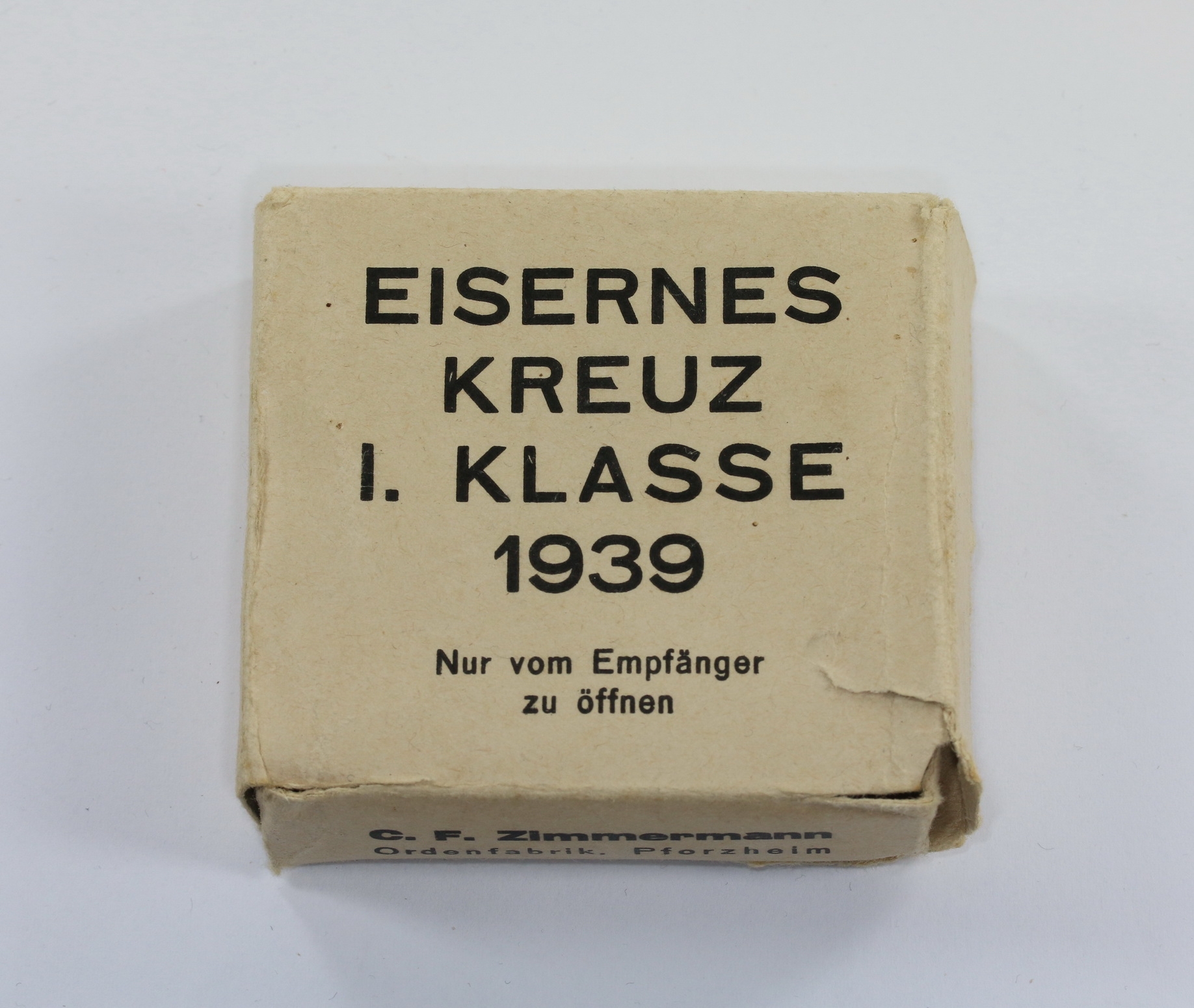umkarton_eisernes_kreuz_1 Outer Carton for the Iron Cross 1st Class 1939, C.F. Zimmermann Ordensfabrik, Pforzheim – Bild 1