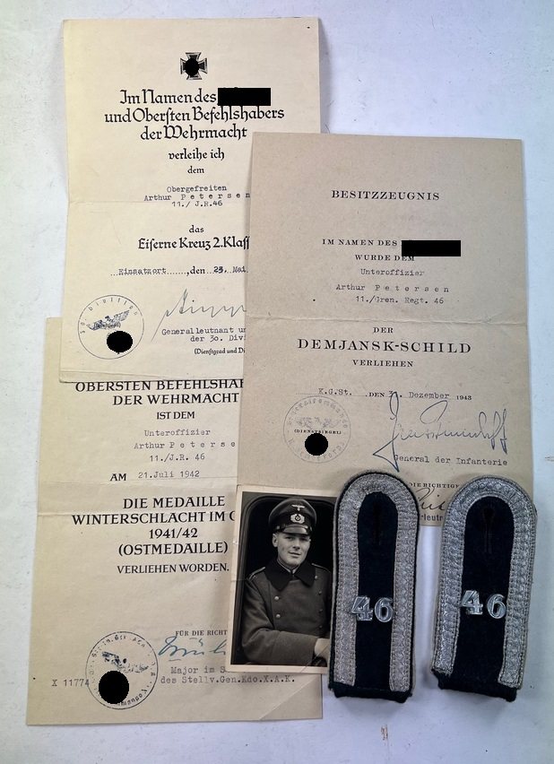 Urkunden Gruppe Demjanskschild / Infanterie Regiment 46 – Bild 1