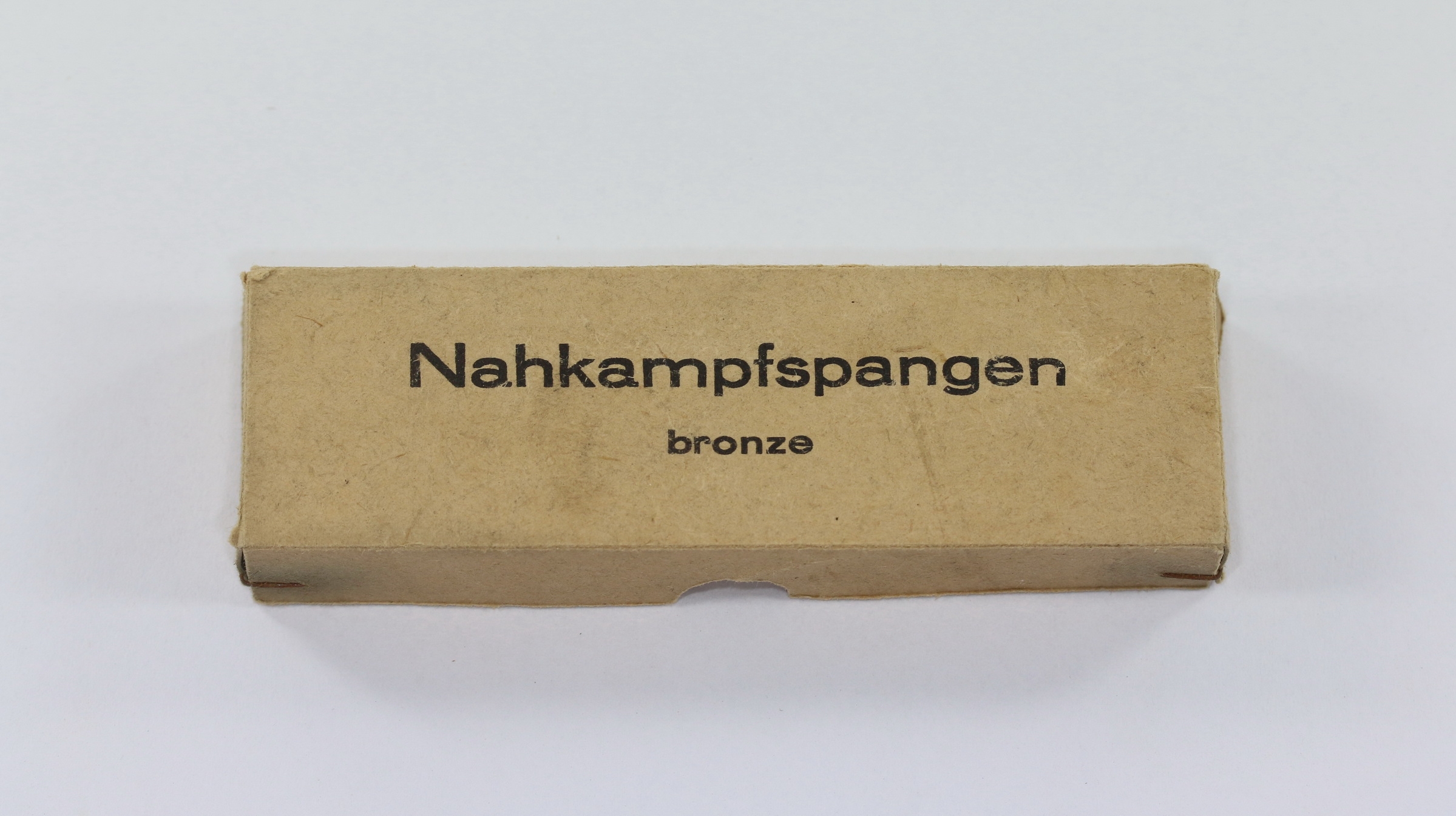 verleihungsschachtel__nahkampfspangen_bronze_1_ Award Box for the Bronze Close Combat Clasp. – Bild 1