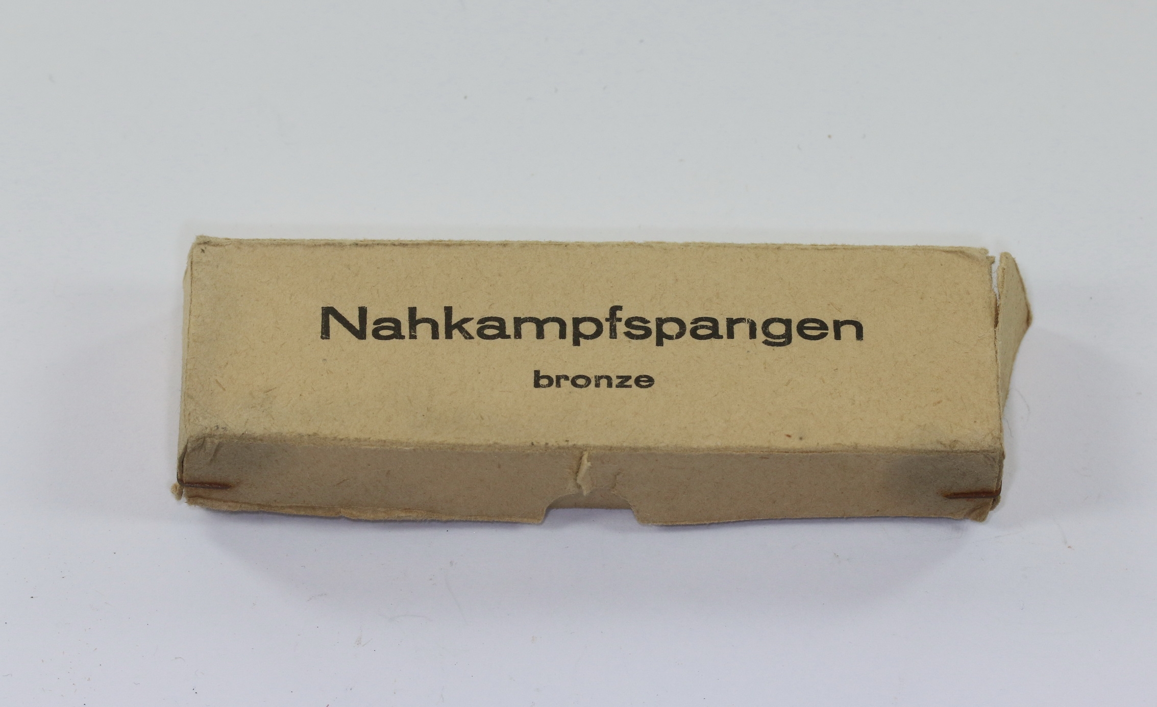 verleihungsschachtel__nahkampfspangen_bronze_1__1 Box for the Bronze Close Combat Clasp. – Bild 1
