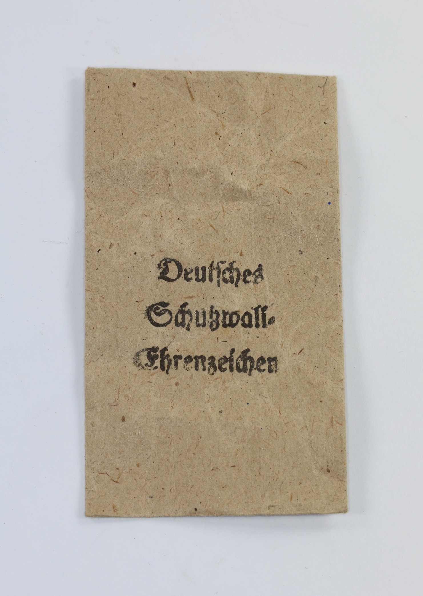 verleihungst_te_deutsches_schutzwallehrenzeichen_karl_poellath_1_ Envelope for the West Wall Medal. Maker Karl Poellath. – Bild 1