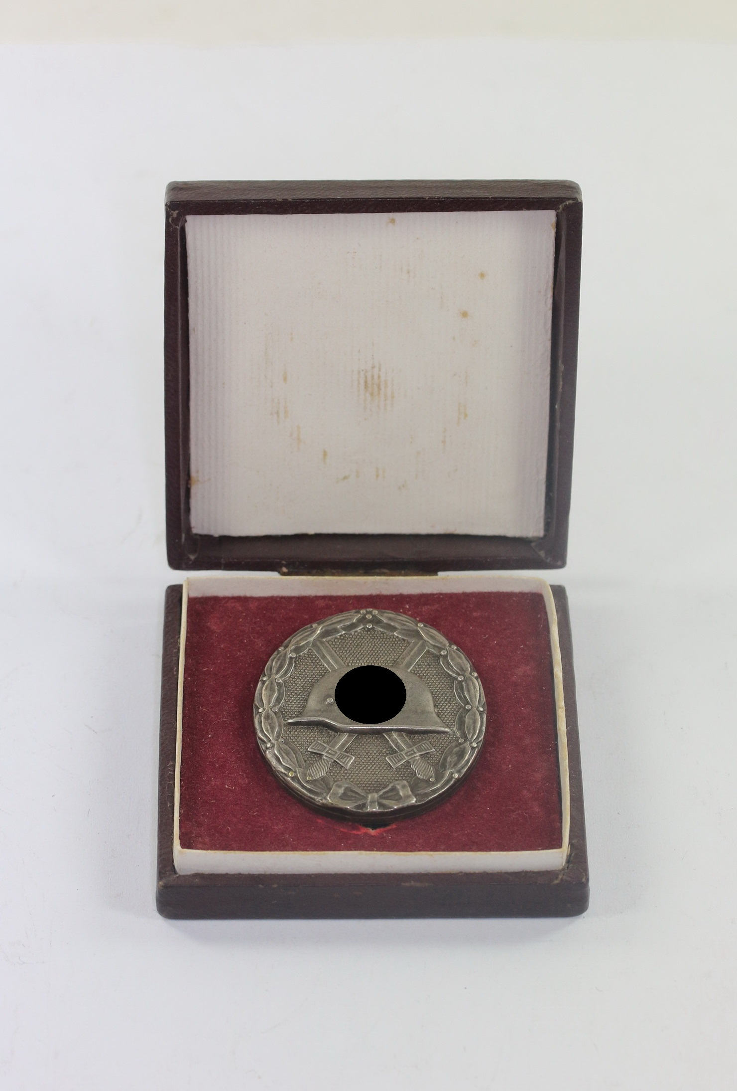 verwundetenabzeichen_in_silber_1939_hst Verwundetenabzeichen in Silber 1939, Hst. 30, im Etui Hauptmünzamt Wien – Bild 1