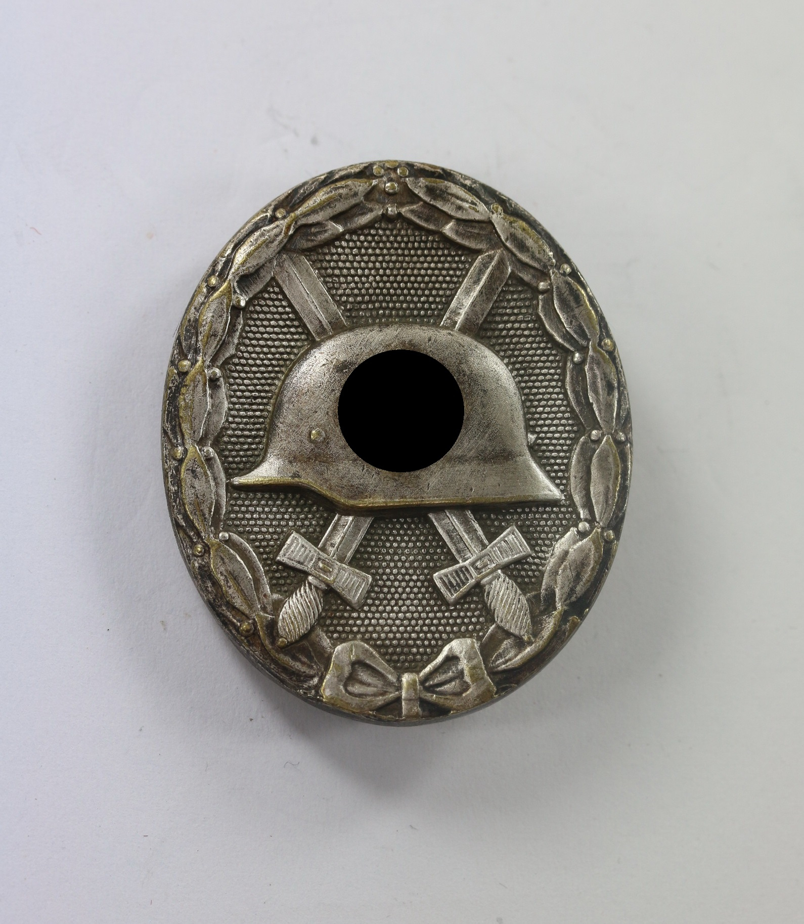 Verwundetenabzeichen in Silber 1939, Hst. L/15 (Otto Schickle, Pforzheim) – Bild 1