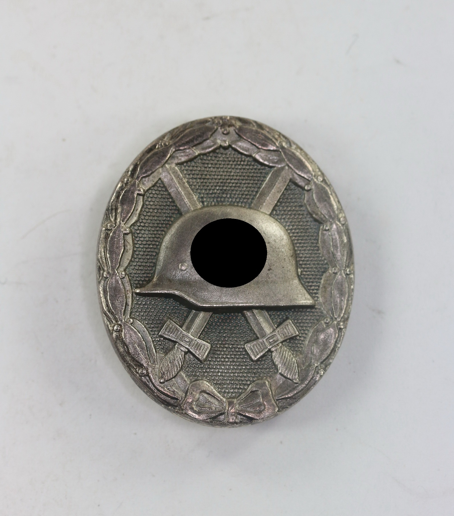 Verwundetenabzeichen in Silber 1939, Hst. L/15 (Otto Schickle, Pforzheim) – Bild 1