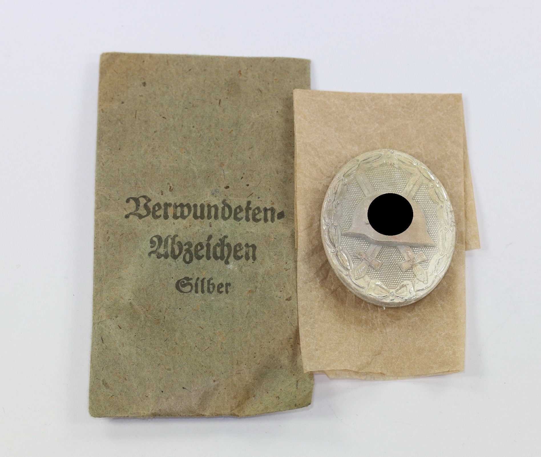 Silver Wound Badge in Envelope . Maker 127. – Bild 1