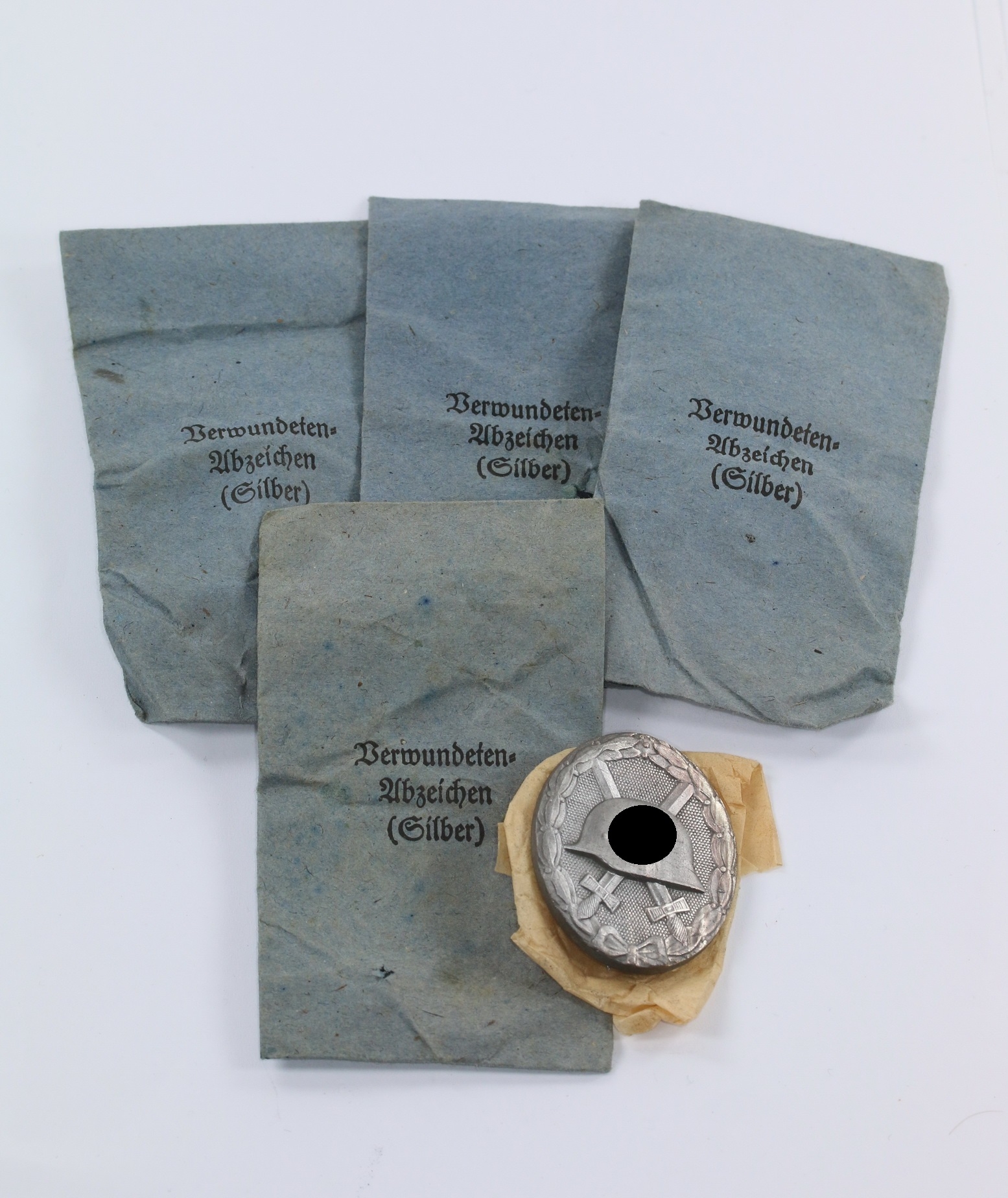 verwundetenabzeichen_in_silber_hst Verwundetenabzeichen in Silber, Hst. 26, in Verleihungstüte, Hortfund (!) – Bild 1