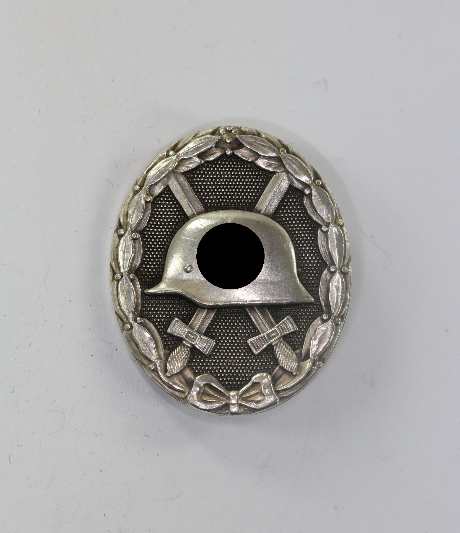 verwundetenabzeichen_in_silber_hst Silver Wound Badge. Maker 30. Wide Pin. – Bild 1