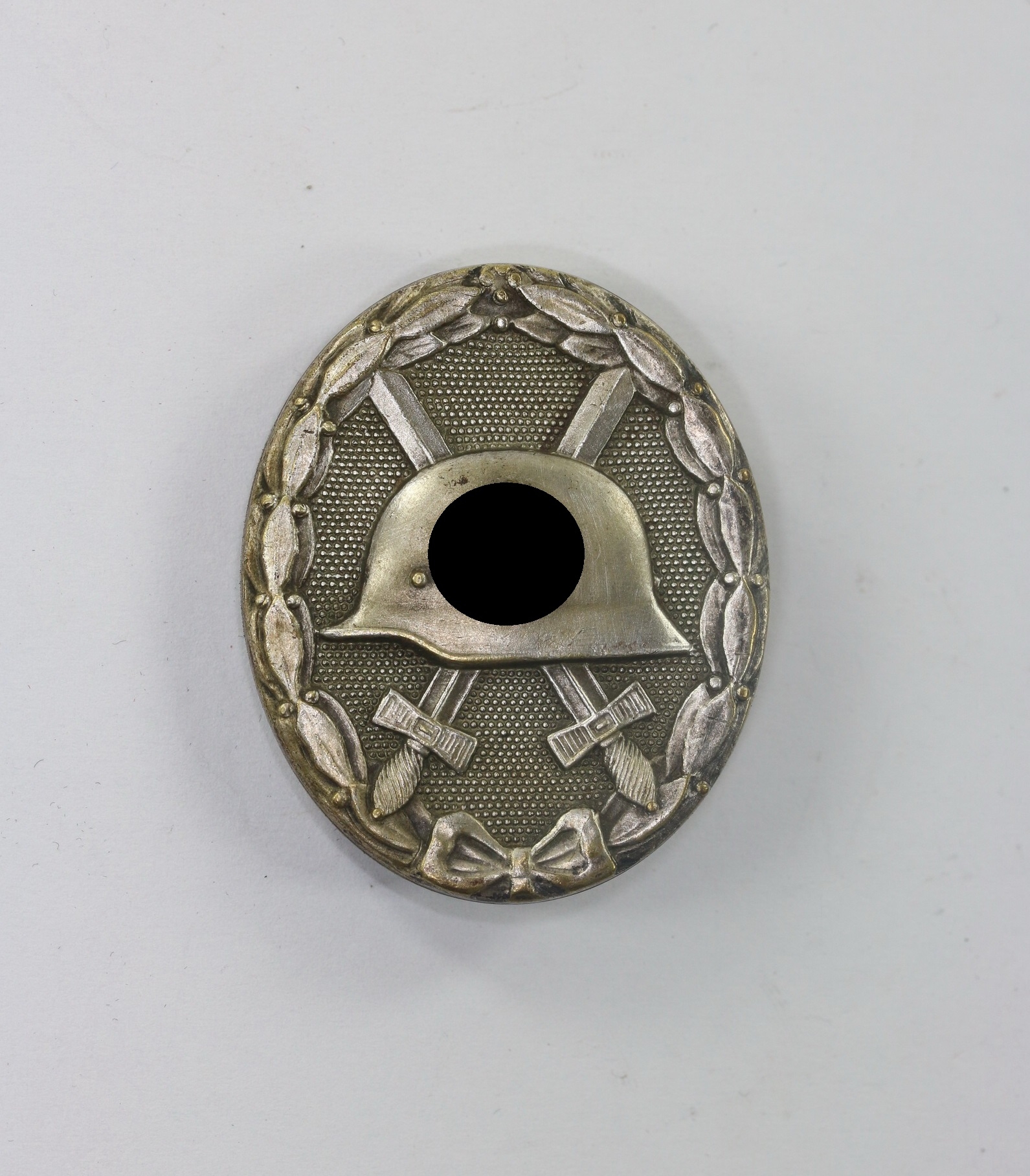 verwundetenabzeichen_in_silber_hst Silver Wound Badge. Maker 30. Wide Pin. – Bild 1