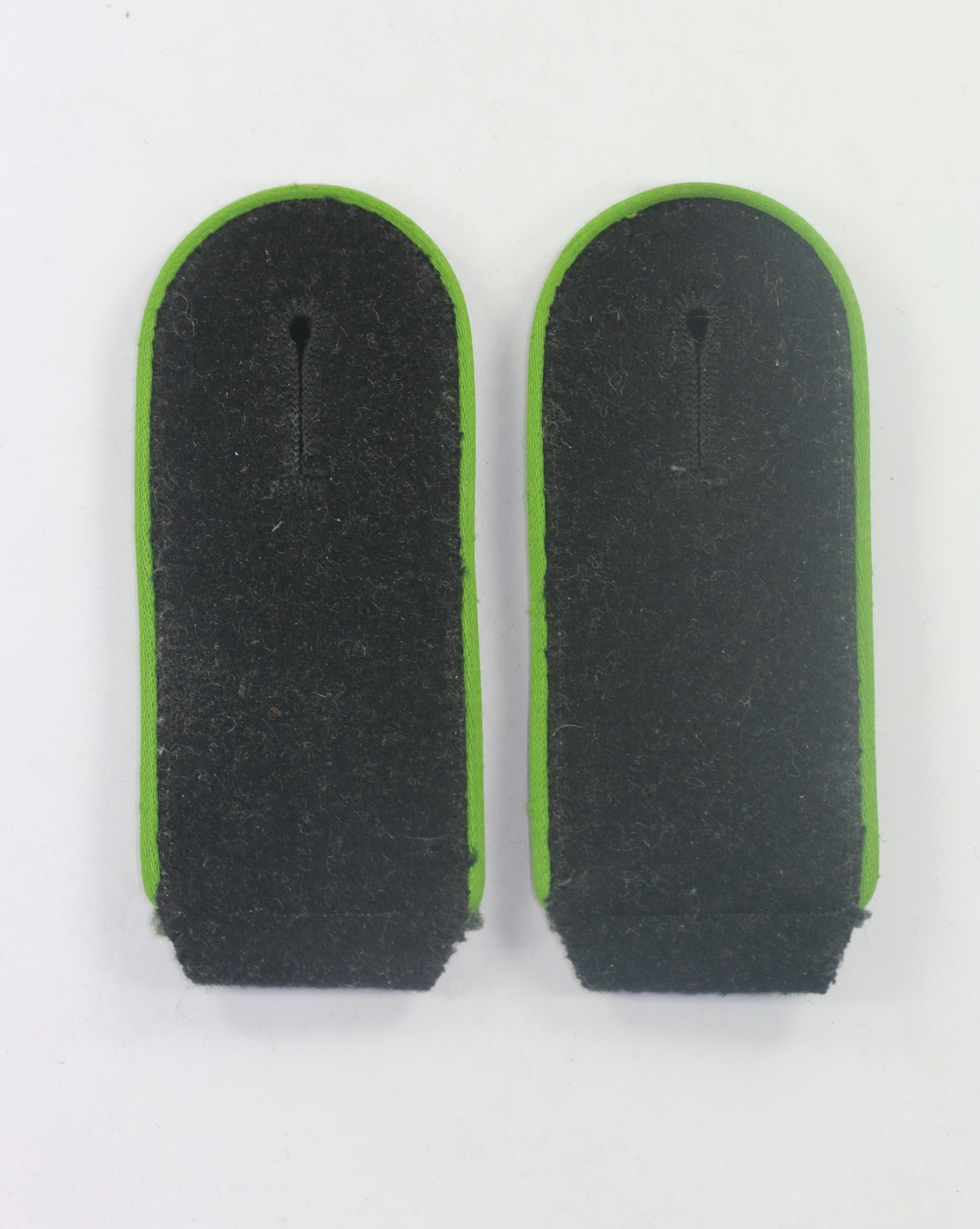 Waffen SS, Pair of Shoulder Straps for Enlisted with Panzergrenadier (Green Piping) – Bild 1