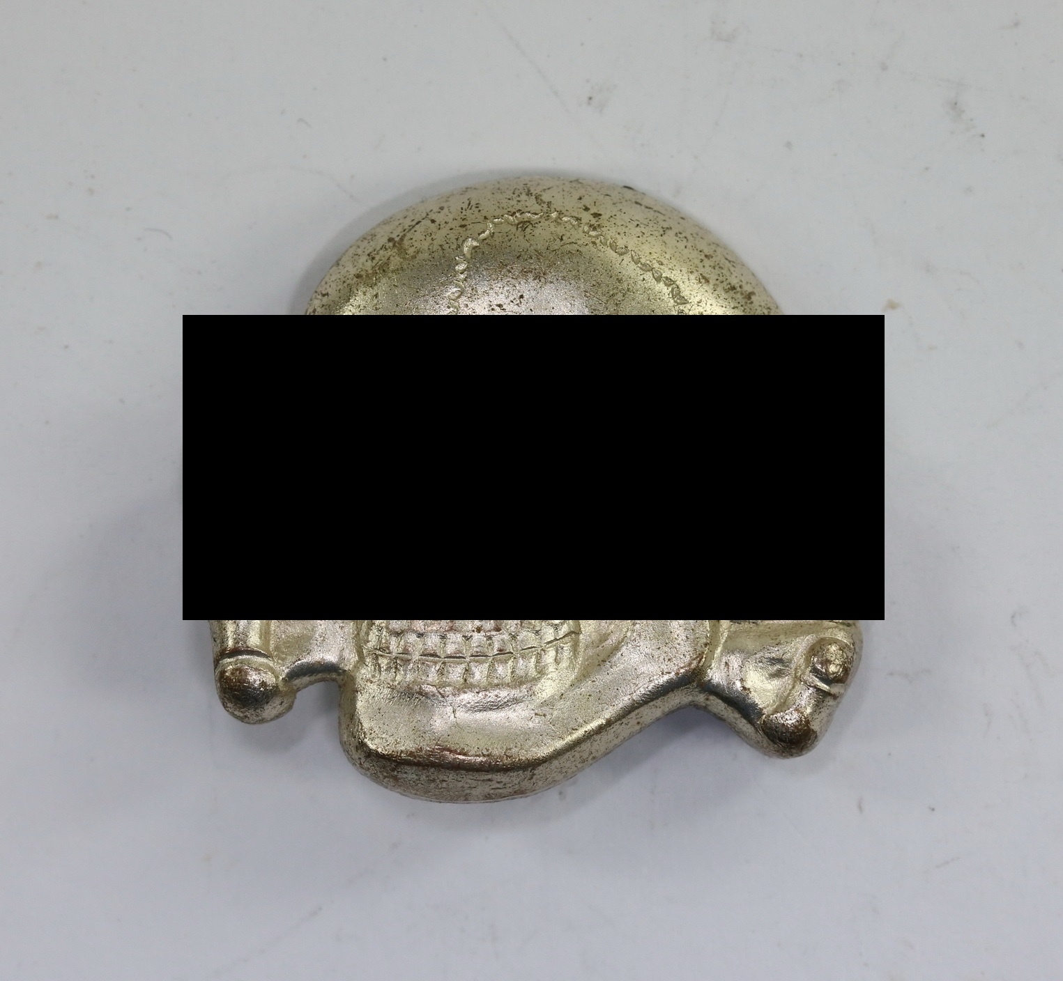 waffenss_totenkopf_f_r_die_schirmm_tze_hst_rzm_49941_cupal_1__1 Cupal Skull for the Waffen SS Peaked Cap. Maker RZM 499/41. – Bild 1