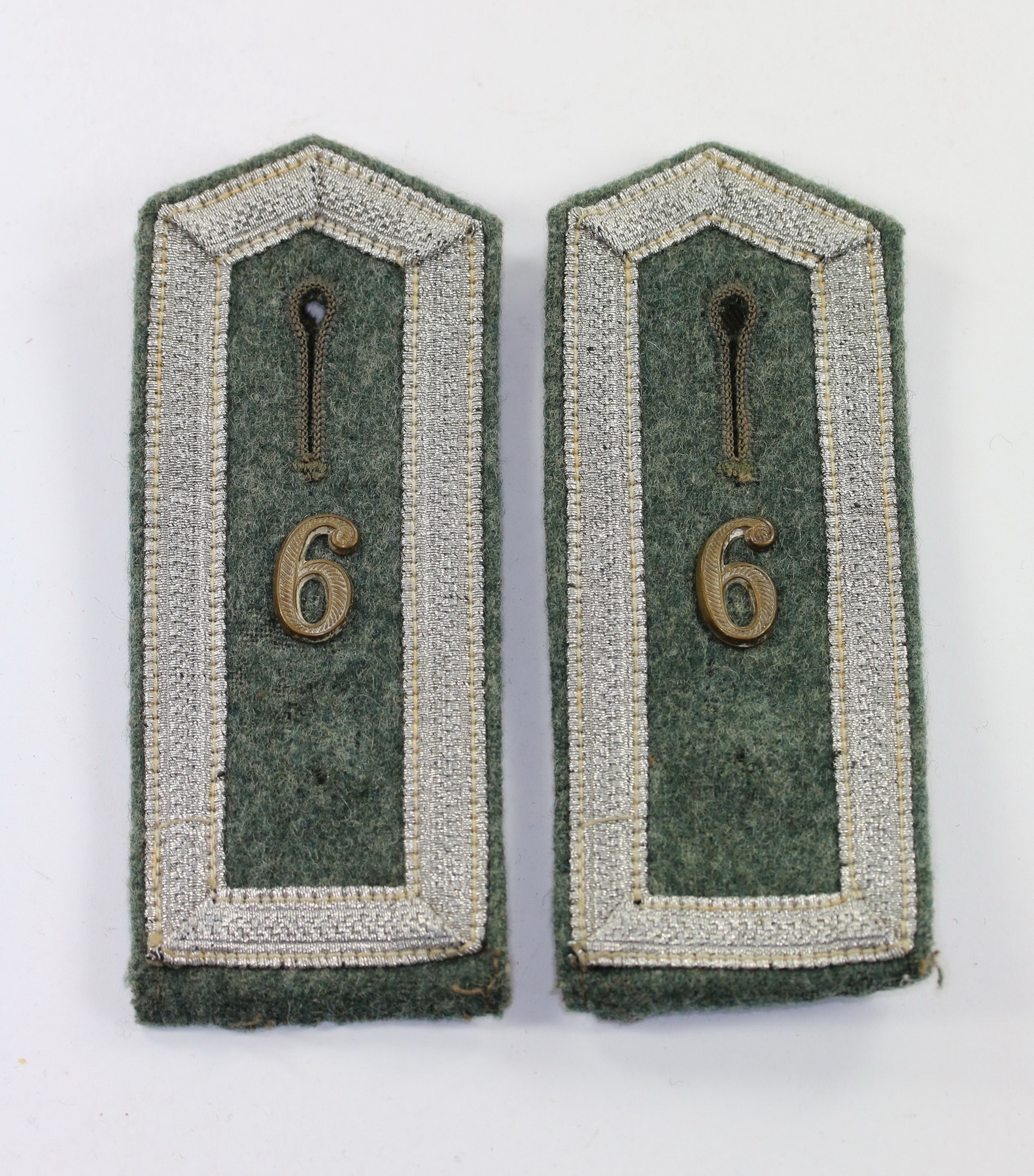 wehrmacht_heer_fr_hes_paar_schulterklappen_f_r_einen_feldwebel_im_infanterie_regiment_6_1_ Pair of Shoulder Straps for a Feldwebel with Infanterie Regiment 6. – Bild 1