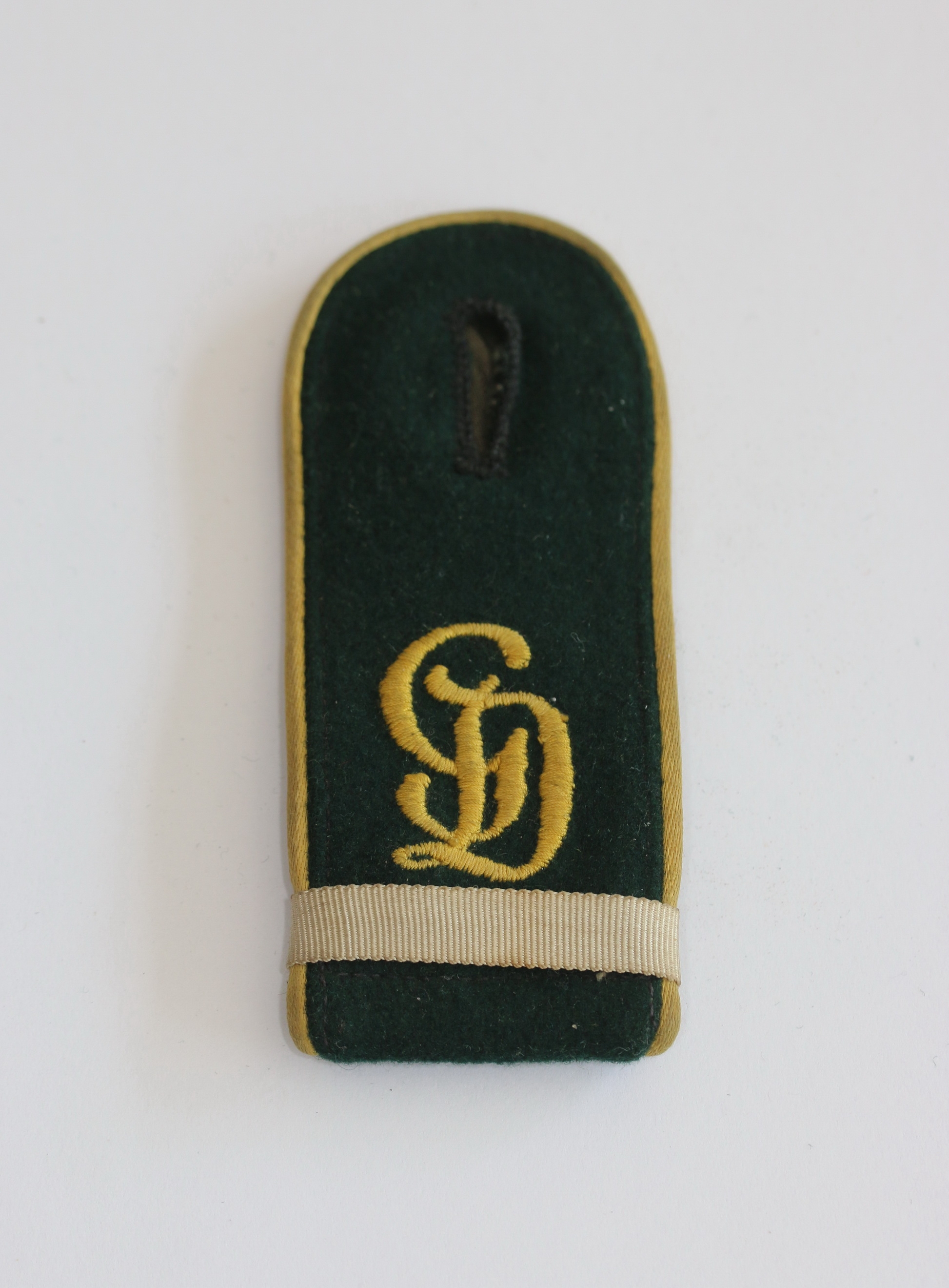 wehrmacht_heer_gro_deutschland_schulterklappe_panzernachrichten_abteilung_1_ Single Shoulder Strap for Panzer Signals with Großdeutschland Regiment. – Bild 1