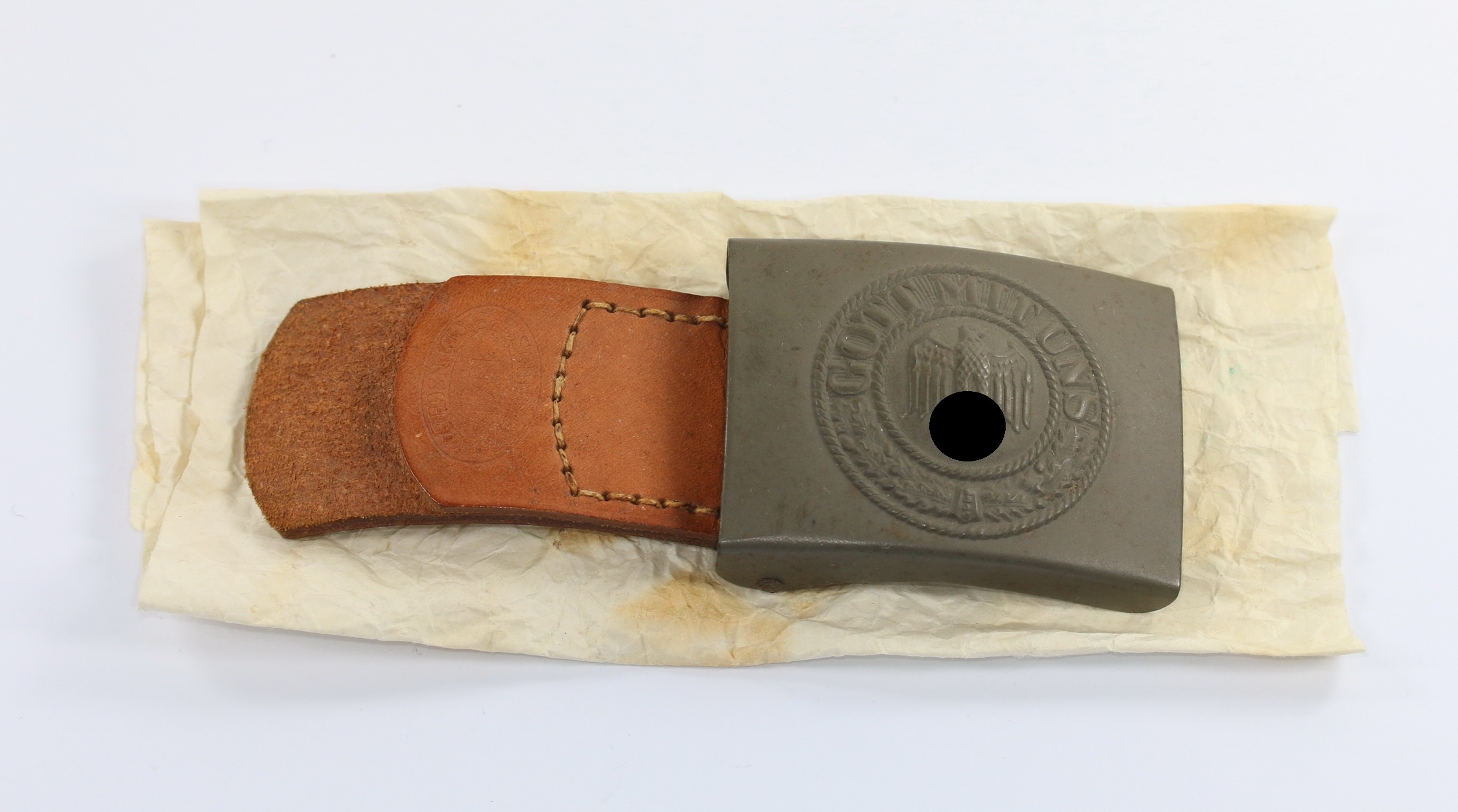 wehrmacht_heer_koppelschloss_mit_lederlasche_f_r_mannschaften_hst Army Belt Buckle for Enlisted with Leather Tongue. Maker ESL41. – Bild 1