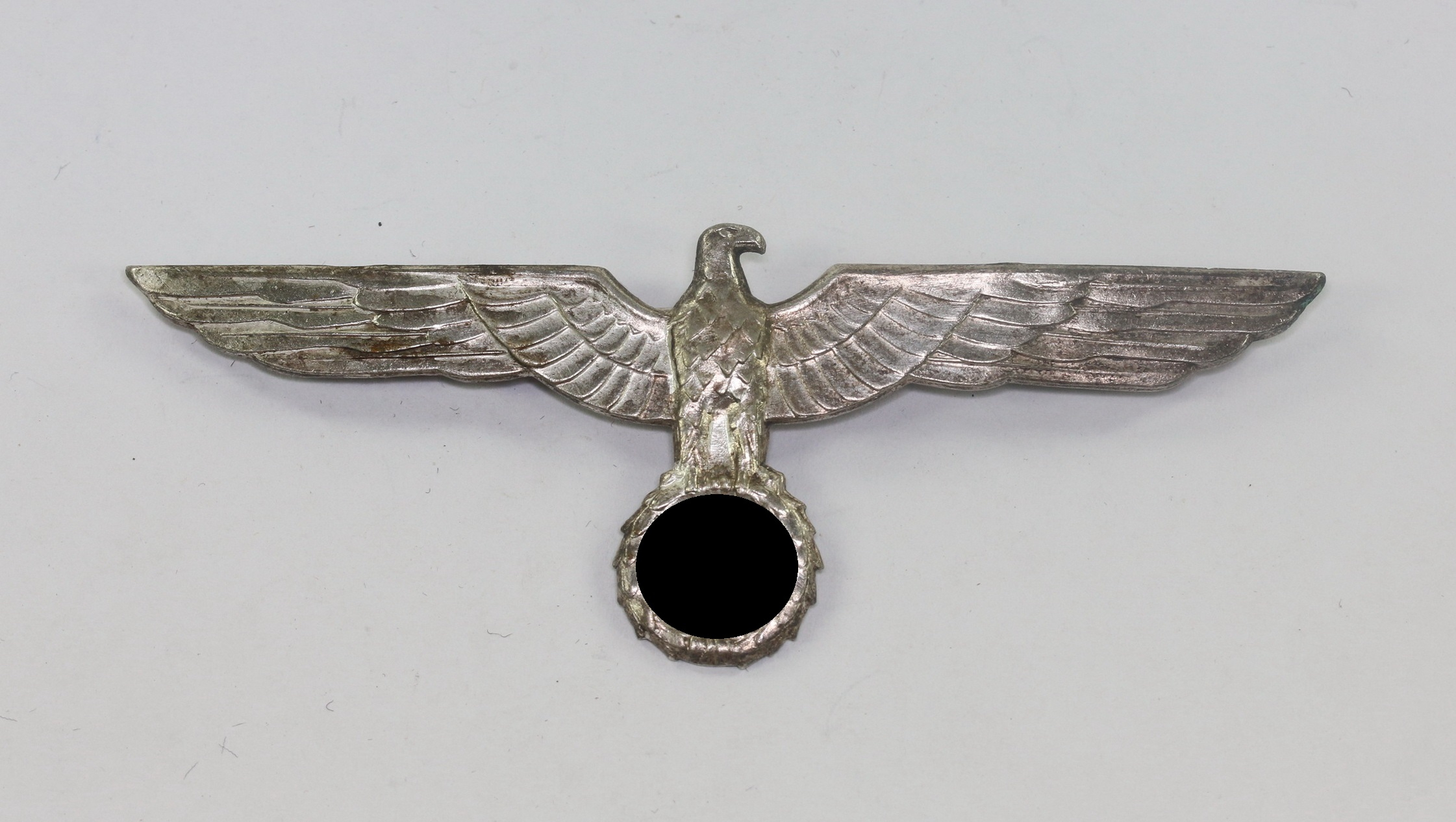 Wehrmacht Heer, Metall Brustadler für die weiße Sommerjacke der Offiziere – Bild 1