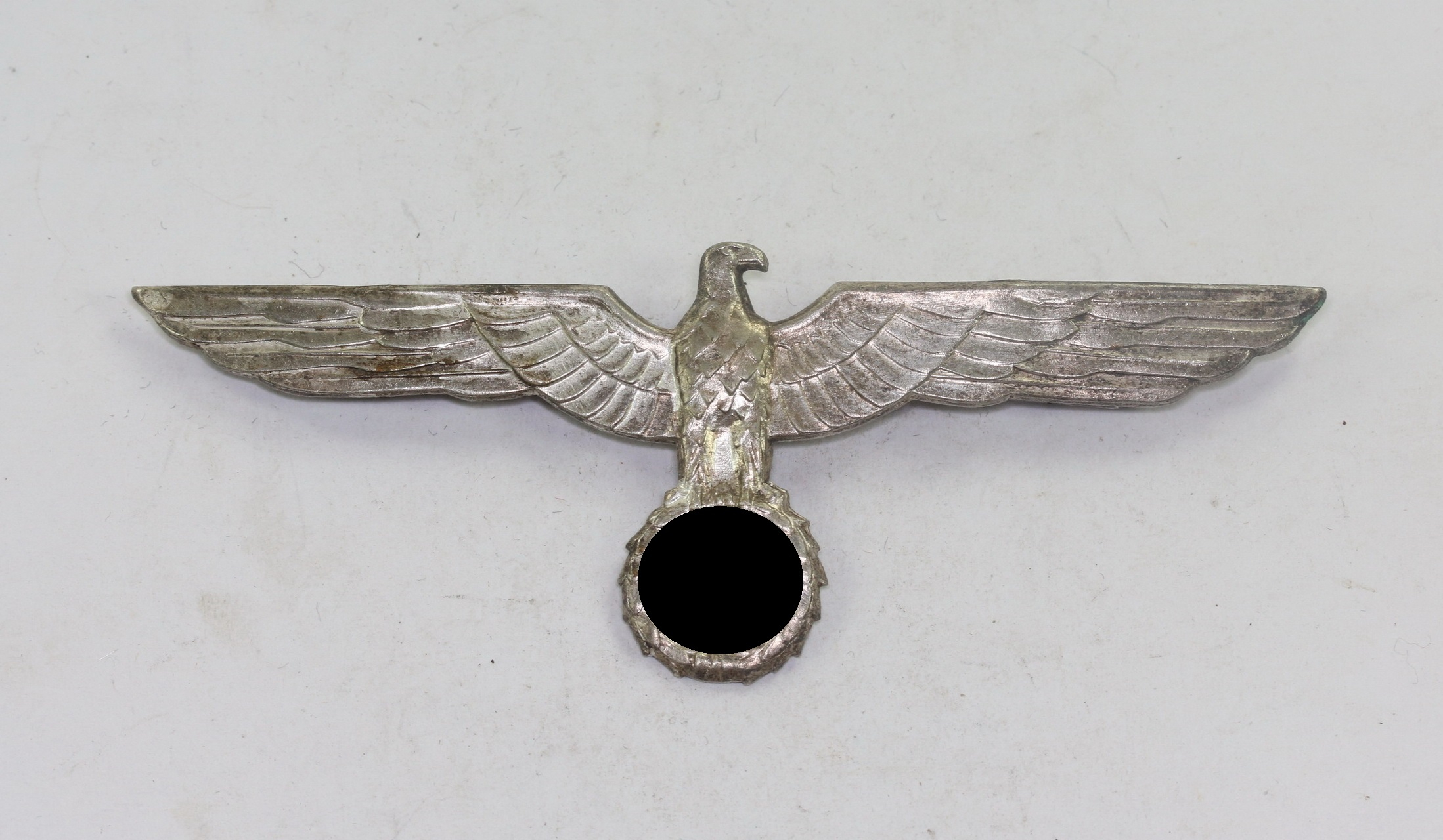 Wehrmacht Heer, Metall Brustadler für die weiße Sommerjacke der Offiziere – Bild 1