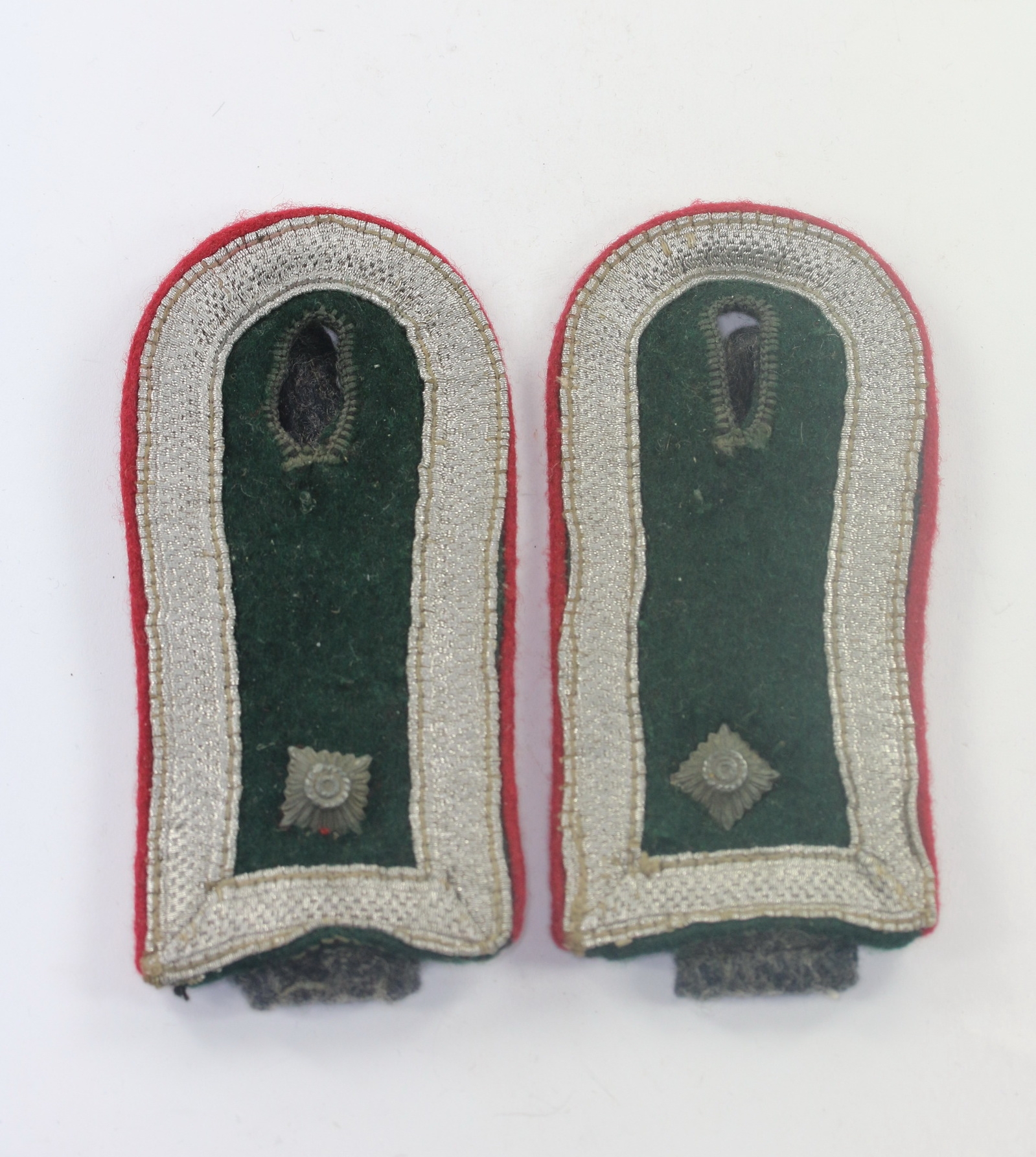 wehrmacht_heer_paar_schulterklappen_f_r_einen_feldwebel_der_artillerie_1__1_4nd Wehrmacht Heer, Paar Schulterklappen für einen Feldwebel der Artillerie – Bild 1