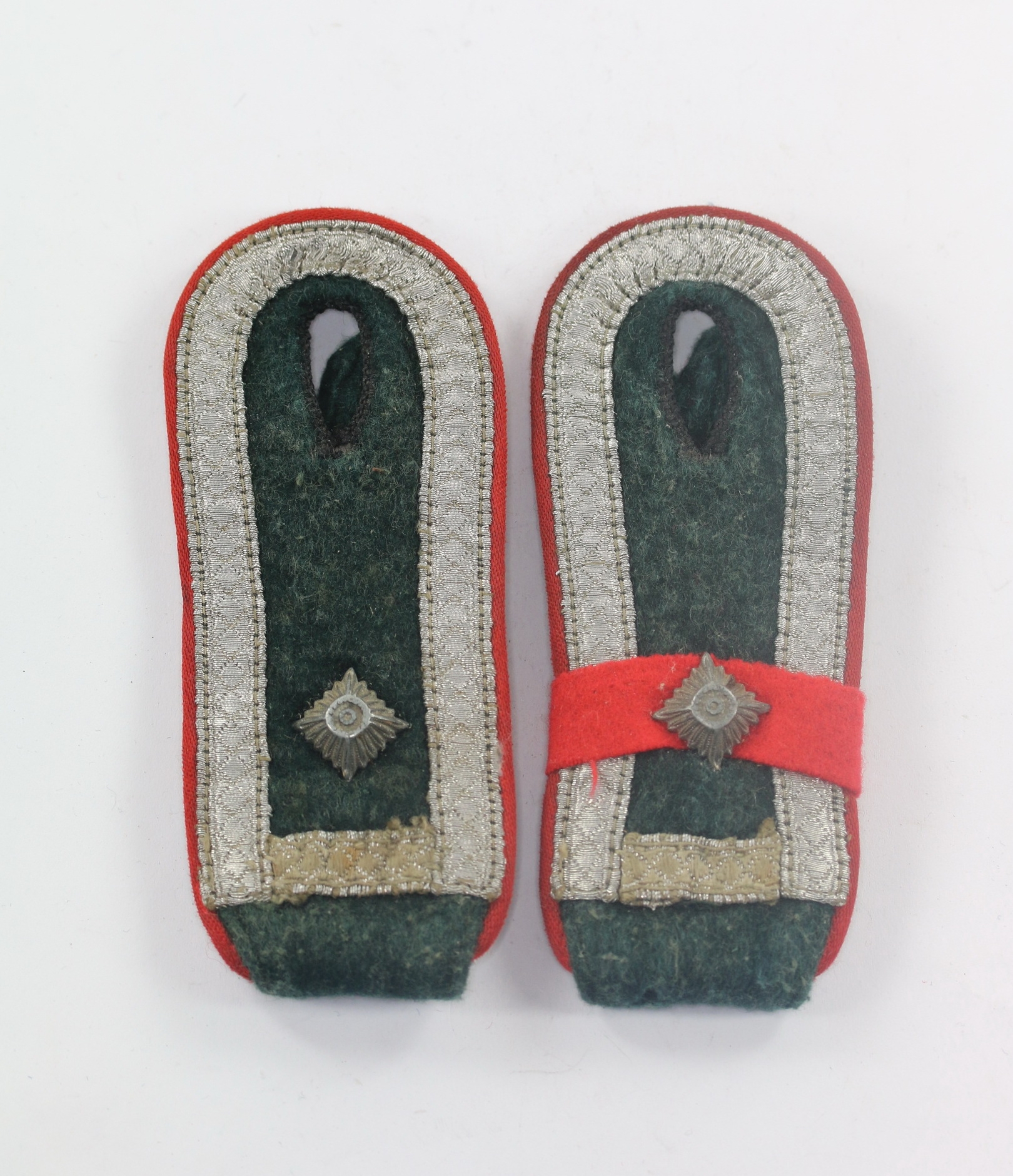 wehrmacht_heer_paar_schulterklappen_f_r_einen_feldwebel_der_artillerie_1__2_4nd Wehrmacht Heer, Paar Schulterklappen für einen Feldwebel der Artillerie – Bild 1
