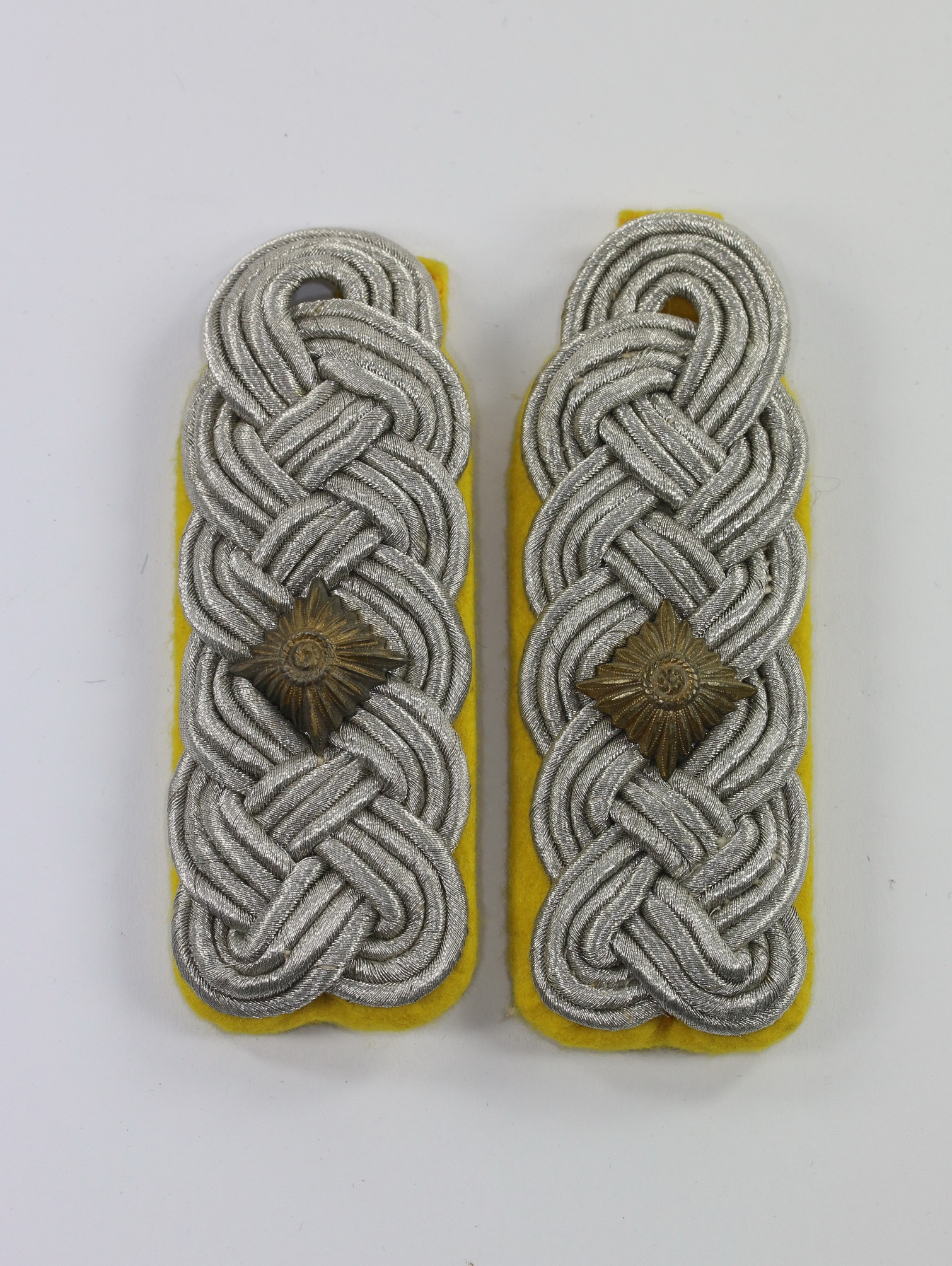 Pair of Shoulder Straps for a Senior Lieutenant with a Signals Regiment.  – Bild 1