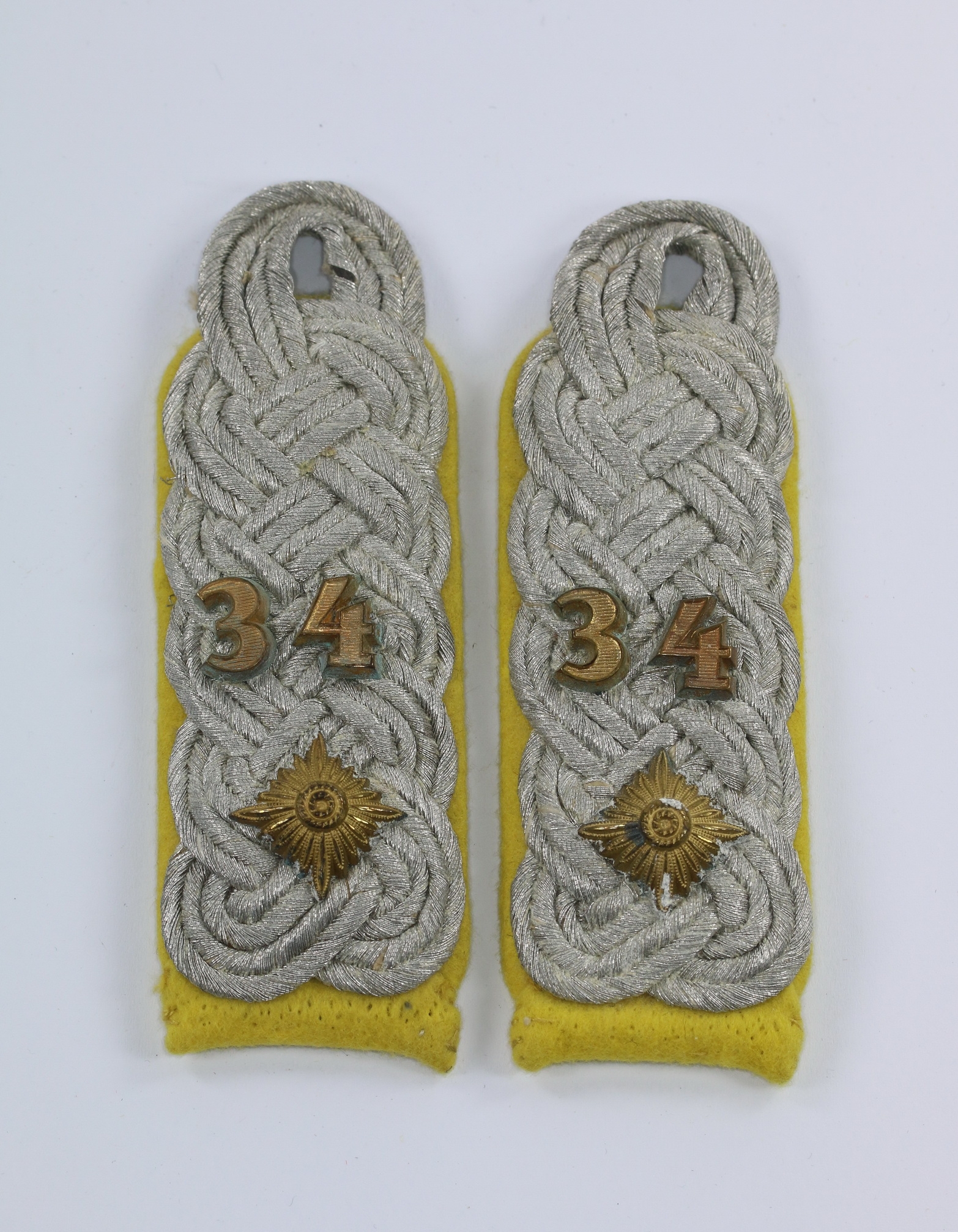 Pair of Shoulder Straps for a Senior Lieutenant with Signals Regiment 34. – Bild 1