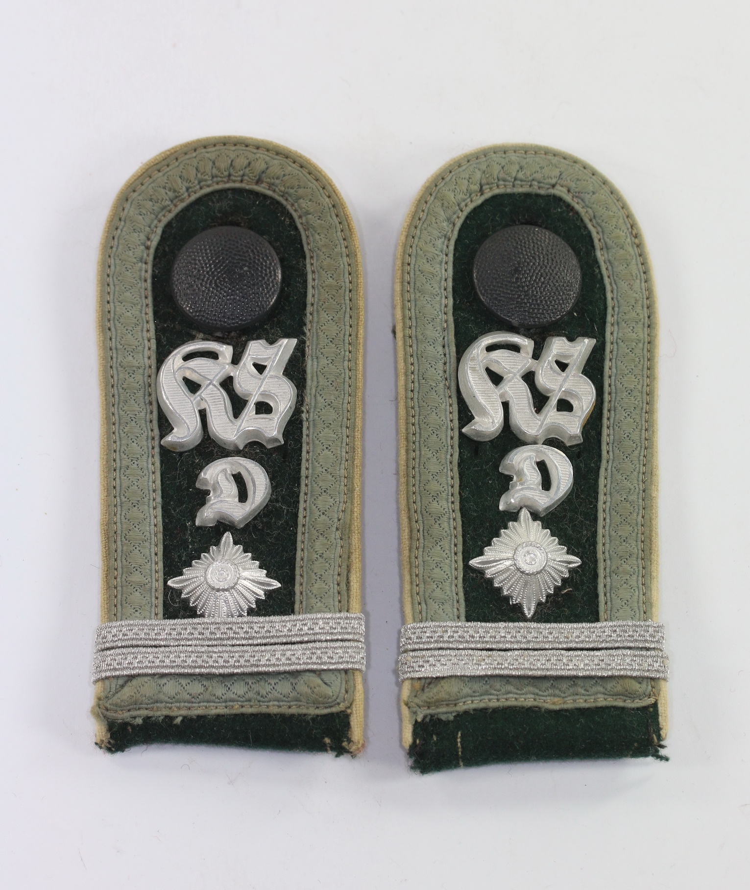 Pair of Shoulder Boards for a Fähnrich of Infantry at the Military School Dresden. – Bild 1