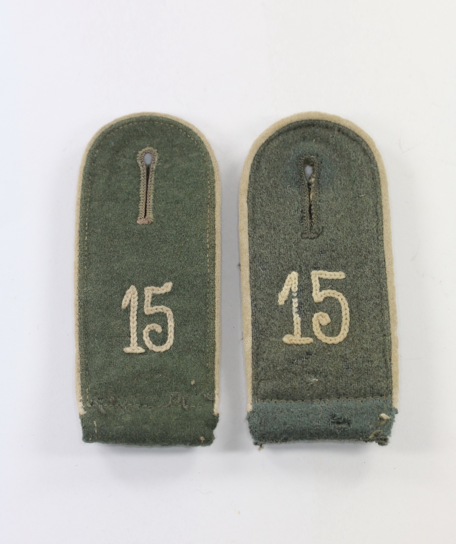 Wehrmacht, Pair of Shoulder Straps for Enlisted with Infanterie Regiment 15 (Kassel) – Bild 1