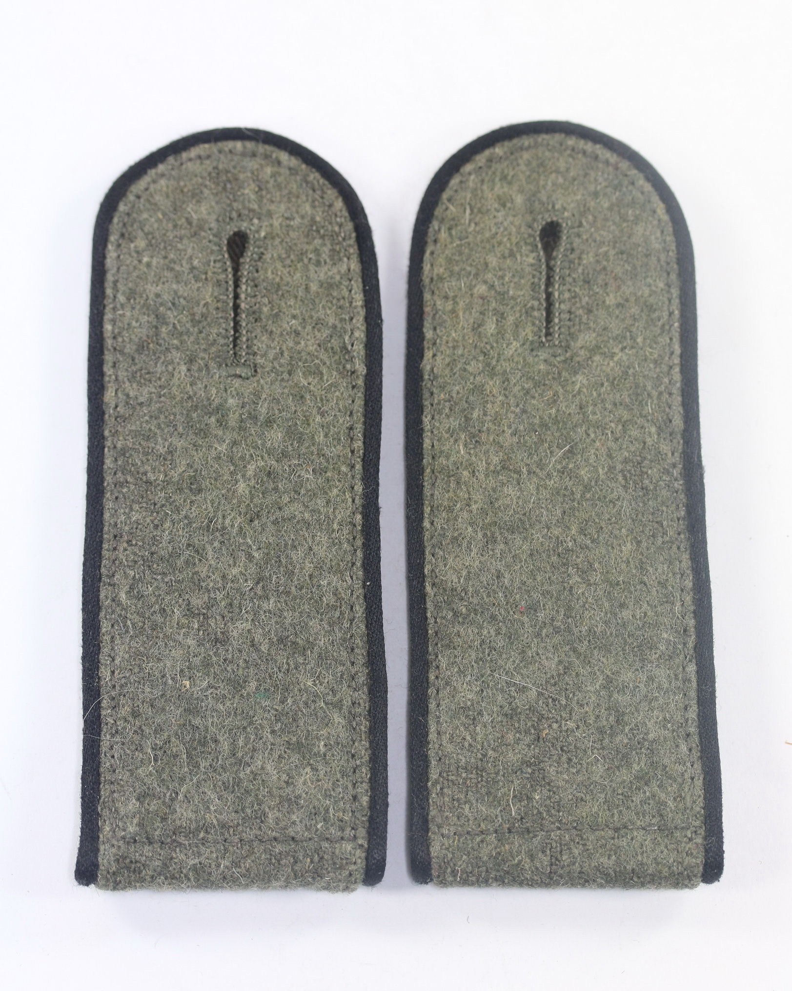 Wehrmacht Heer, Paar Schulterklappen Mannschaften Pionier (Waffenfarbe Schwarz) – Bild 1