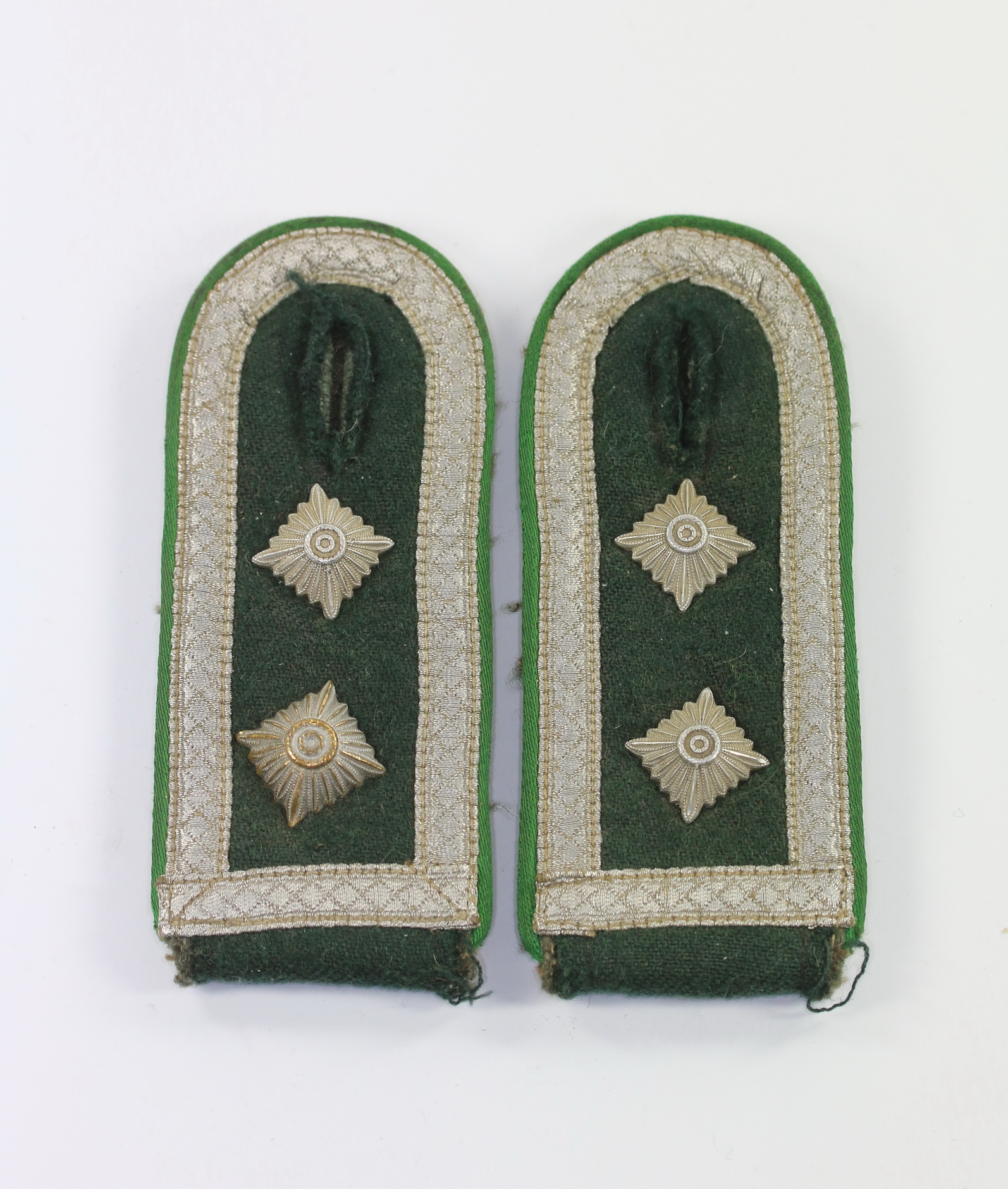 Pair of Shoulder Straps for an Oberfeldwebel Jäger - Gebirgsjäger. – Bild 1