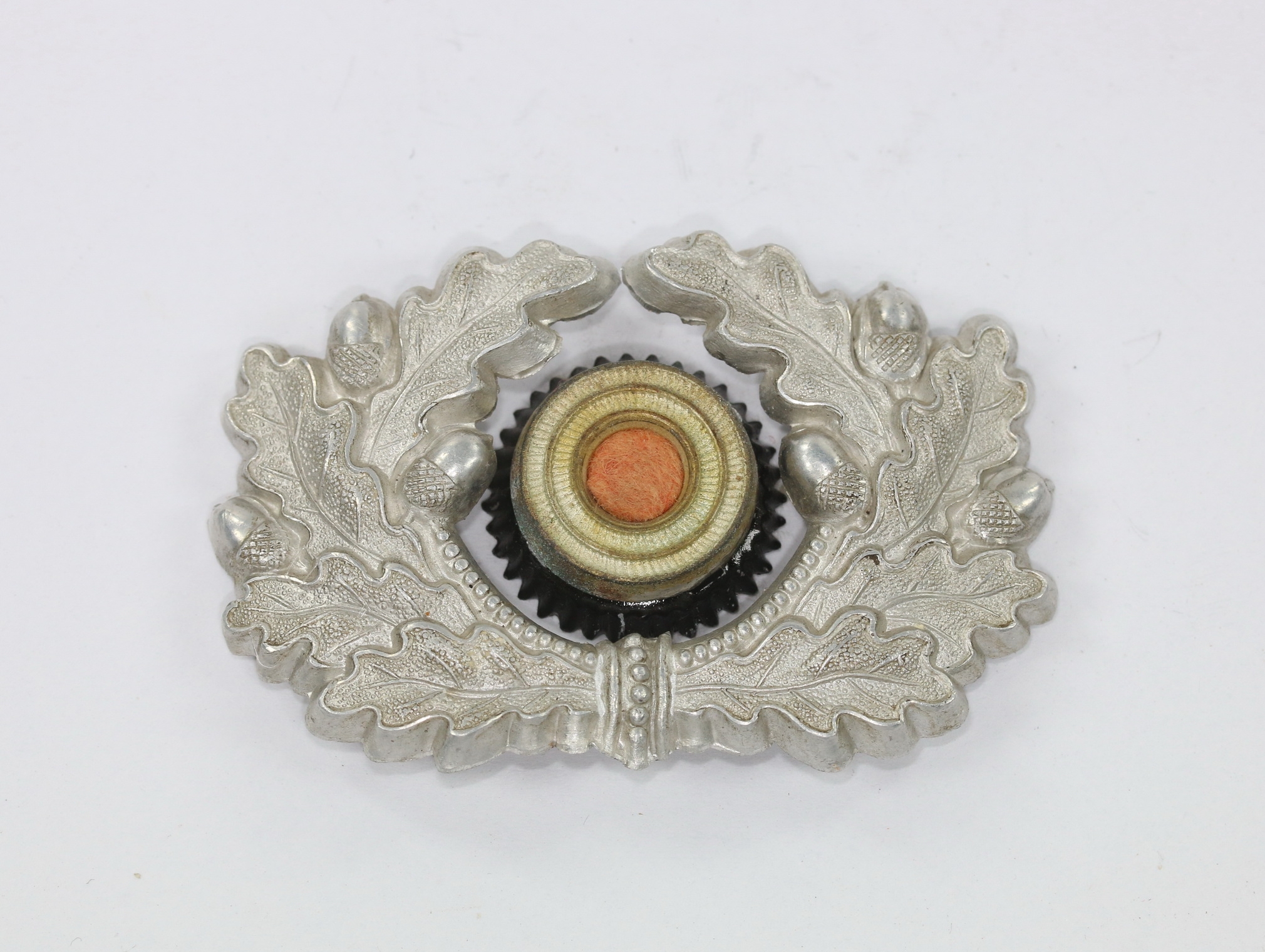  Wehrmacht Heer, Schirmmützeneichenlaub und Korkade für Offiziere – Bild 1