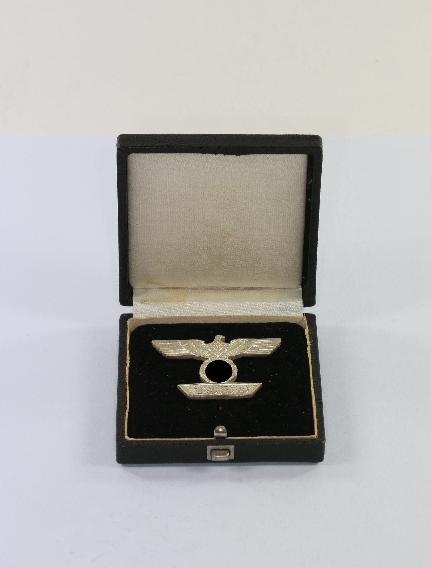 Widerholungsspange 1939, 1. Klasse, Hst. L/17, im Etui – Bild 1