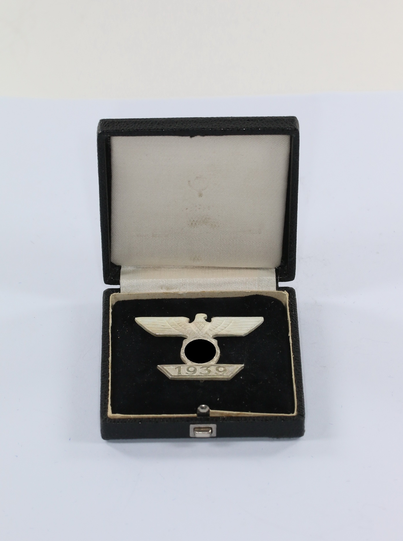 Cased Repetition Clasp 1939 to the Iron Cross 1st Class 1914. Maker L/18. – Bild 1