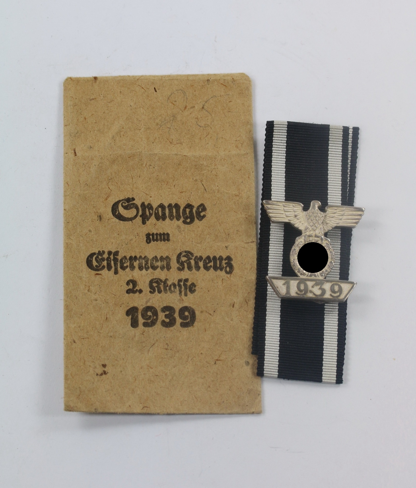 wiederholungsspange_2 Repetition Clasp 1939 to the Iron Cross 2nd Class 1914 in Envelope. Maker J.E. Hammer & Söhne Geringswalde – Bild 1