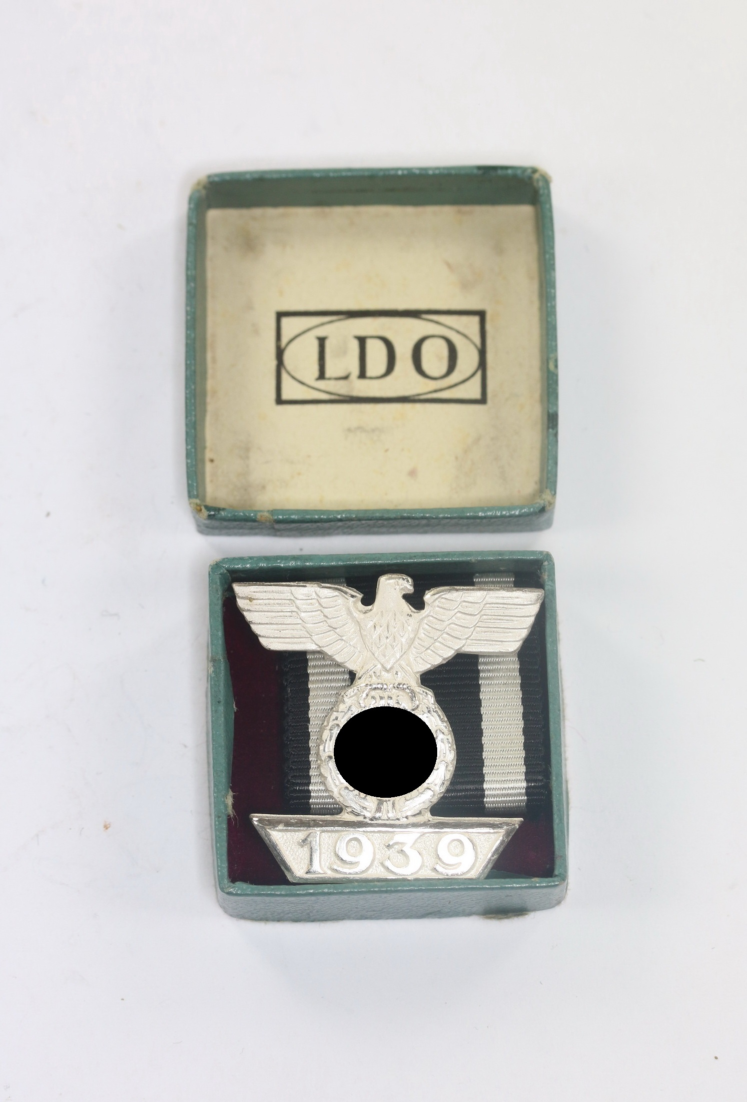 wiederholungsspange_2 LDO Cased Repetition Clasp 1939 to the Iron Cross 2nd Class 1914. Maker L/18 (B.H. Mayer). – Bild 1
