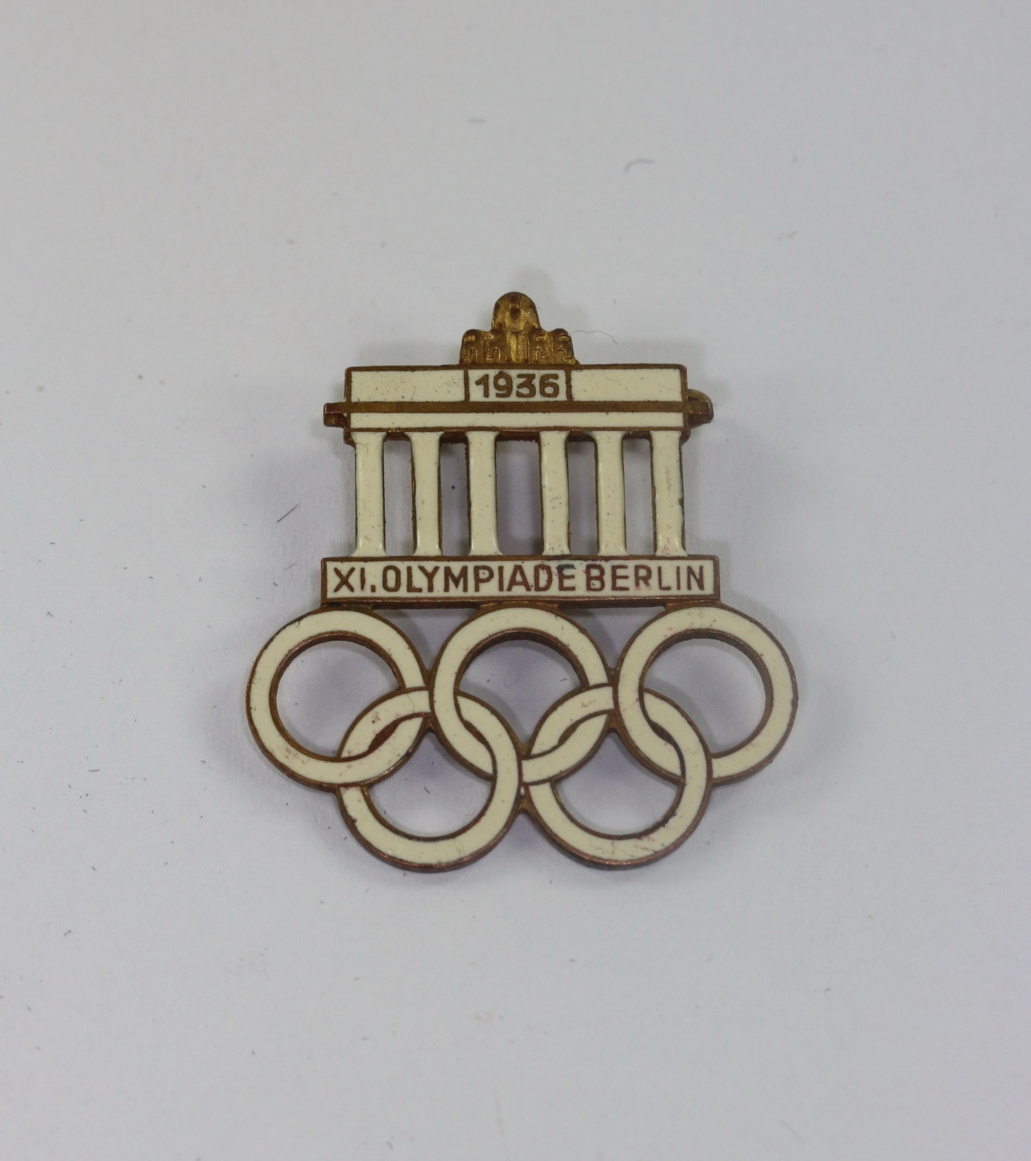 XI. Olympic Games 1936 Berlin, Official Visitor Badge - Brandenburger Gate. – Bild 1