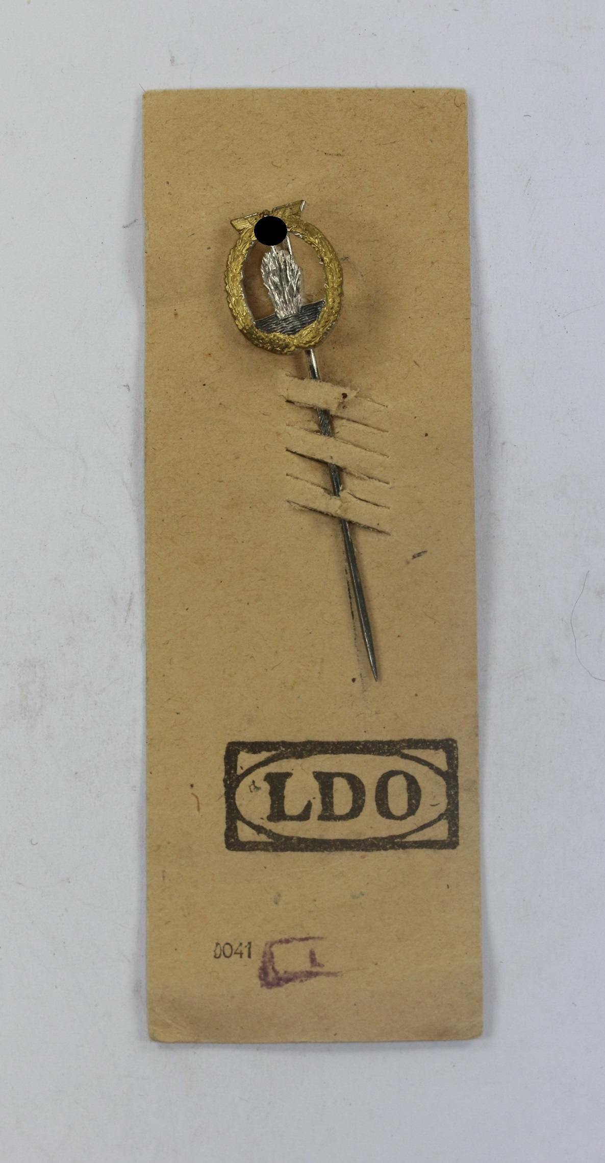 16_mm_miniatur_minensucher_kriegsabzeichen_hst 16 MM Miniatur Minensucher Kriegsabzeichen, Hst. L/21 auf LDO Steckkarte (Förster & Barth, Pforzheim) – Bild 1