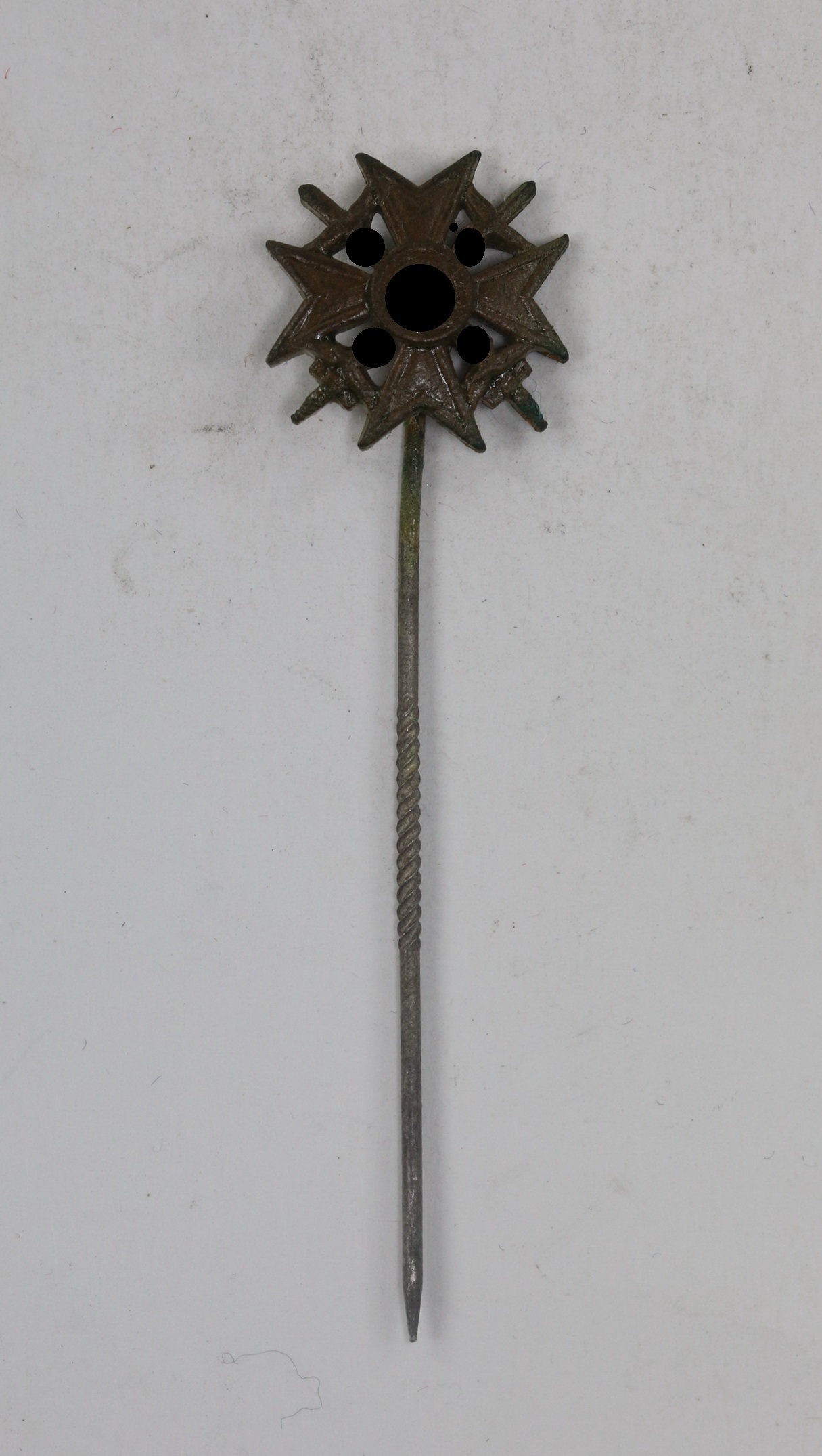 16_mm_miniatur_spanienkreuz_in_bronze_mit_schwertern_hst 16 MM Miniatur Spanienkreuz in Bronze mit Schwertern, Hst. L/11 (Wilhelm Deumer, Lüdenscheid) – Bild 1