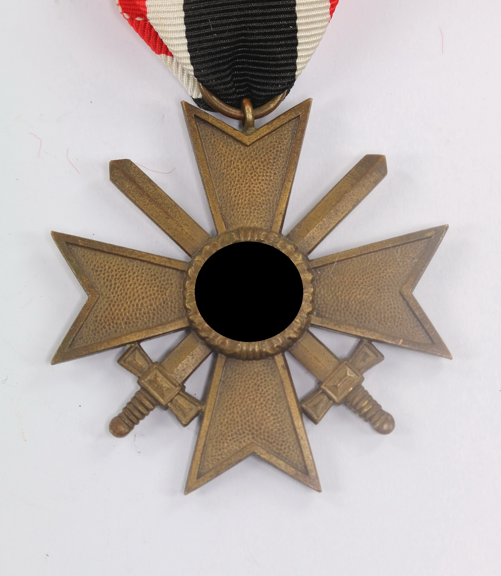  Kriegsverdienstkreuz 2. Klasse mit Schwertern, ohne Hersteller (Buntmetall) – Bild 1