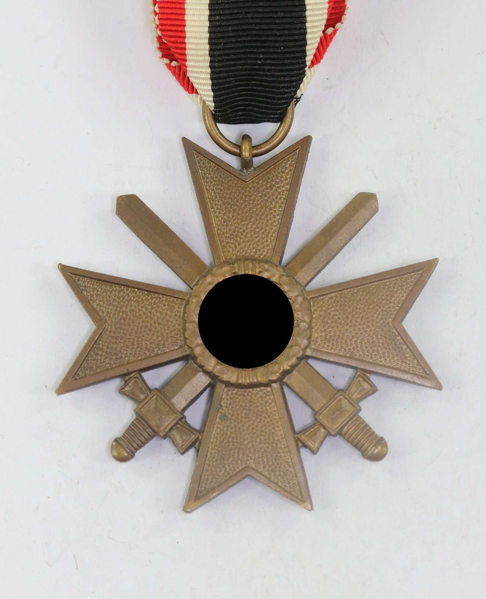 Kriegsverdienstkreuz 2. Klasse mit Schwertern, ohne Hersteller (Buntmetall) – Bild 1