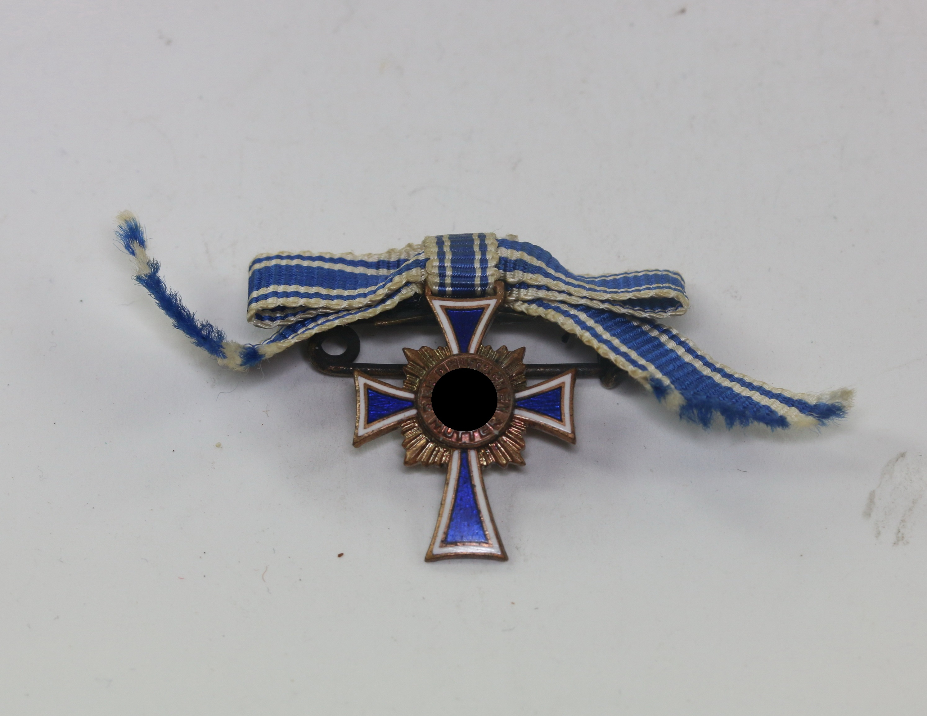 16mm Miniature Bronze Mother Cross. Maker L/11 (Wilhelm Deumer, Lüdenscheid) – Bild 1