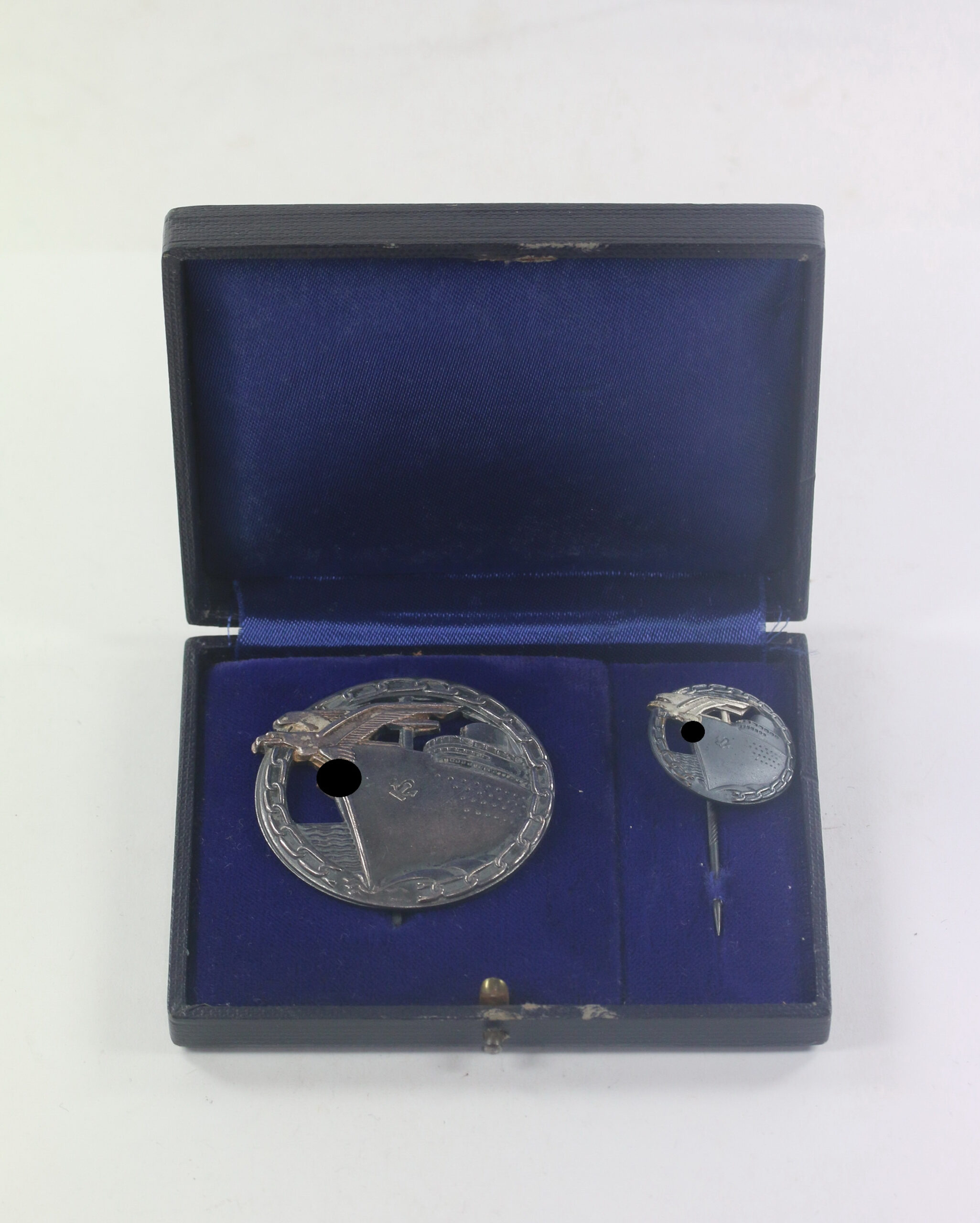 _blockadebrecher_abzeichen_hst Blockadebrecher Abzeichen, Hst. Schwerin Berlin, mit Halbminiatur, im Doppeletui (Samt und Seide) – Bild 1