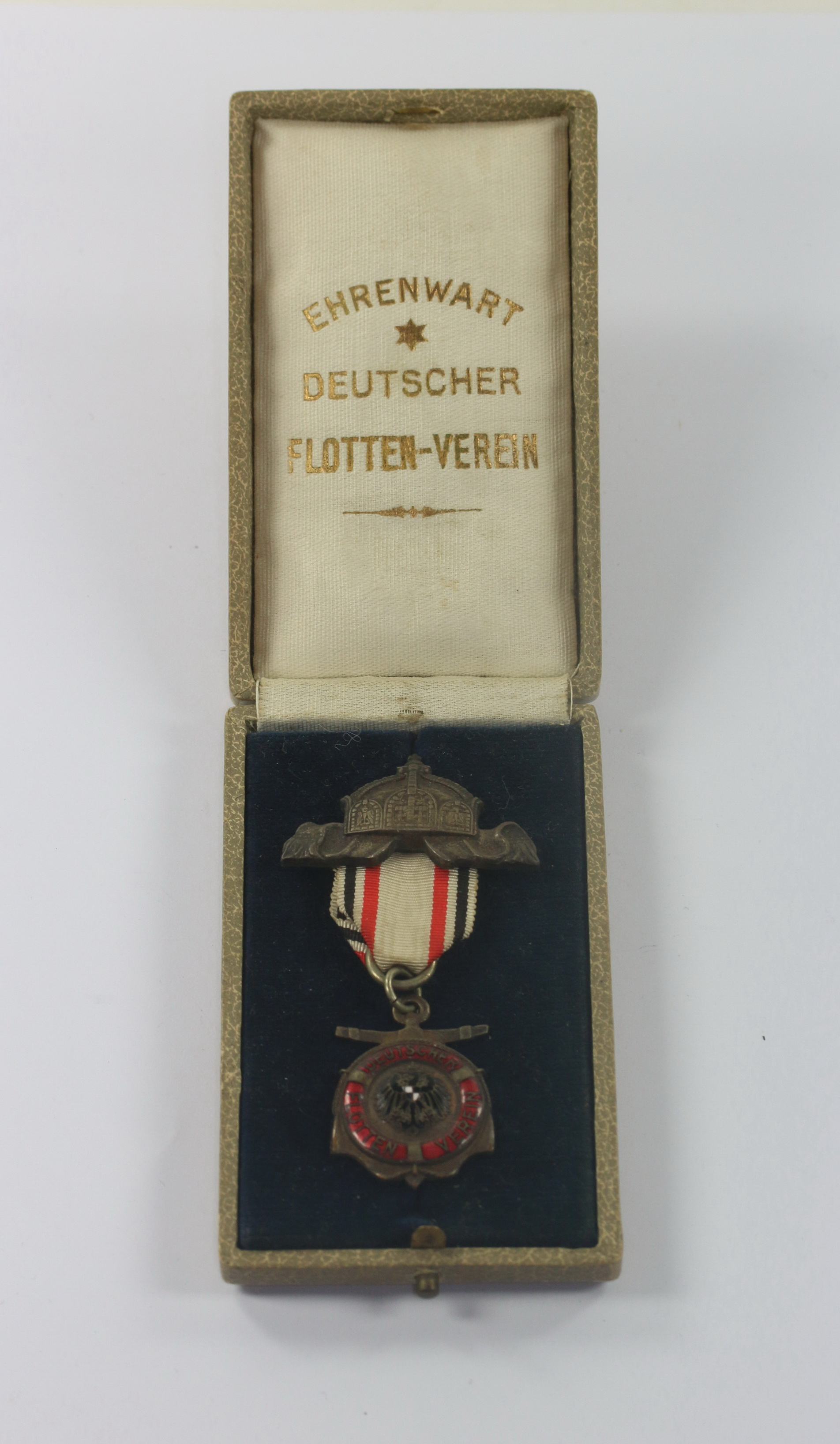 _deutscher_flottenverein_dfv_abzeichen_f_r_ehrenwarte_in_silber_im_etui_1_ German Fleet Association (DFV), Cased Badge for Honorary Wardens.. – Bild 1