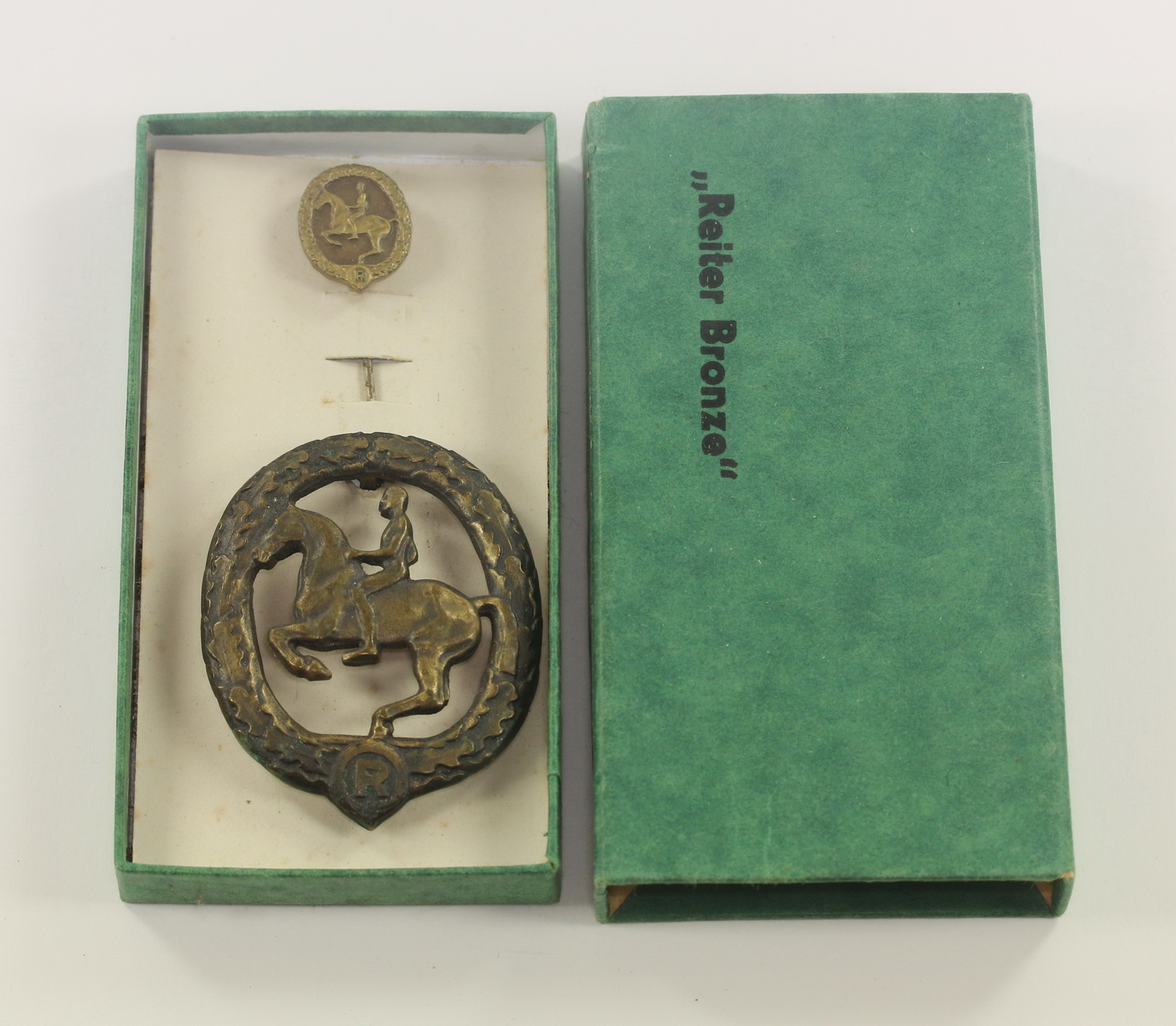 Cased German Equestrian Badge & 16mm Miniature. Maker L.Chr. Lauer Nürnberg-Berlin – Bild 1