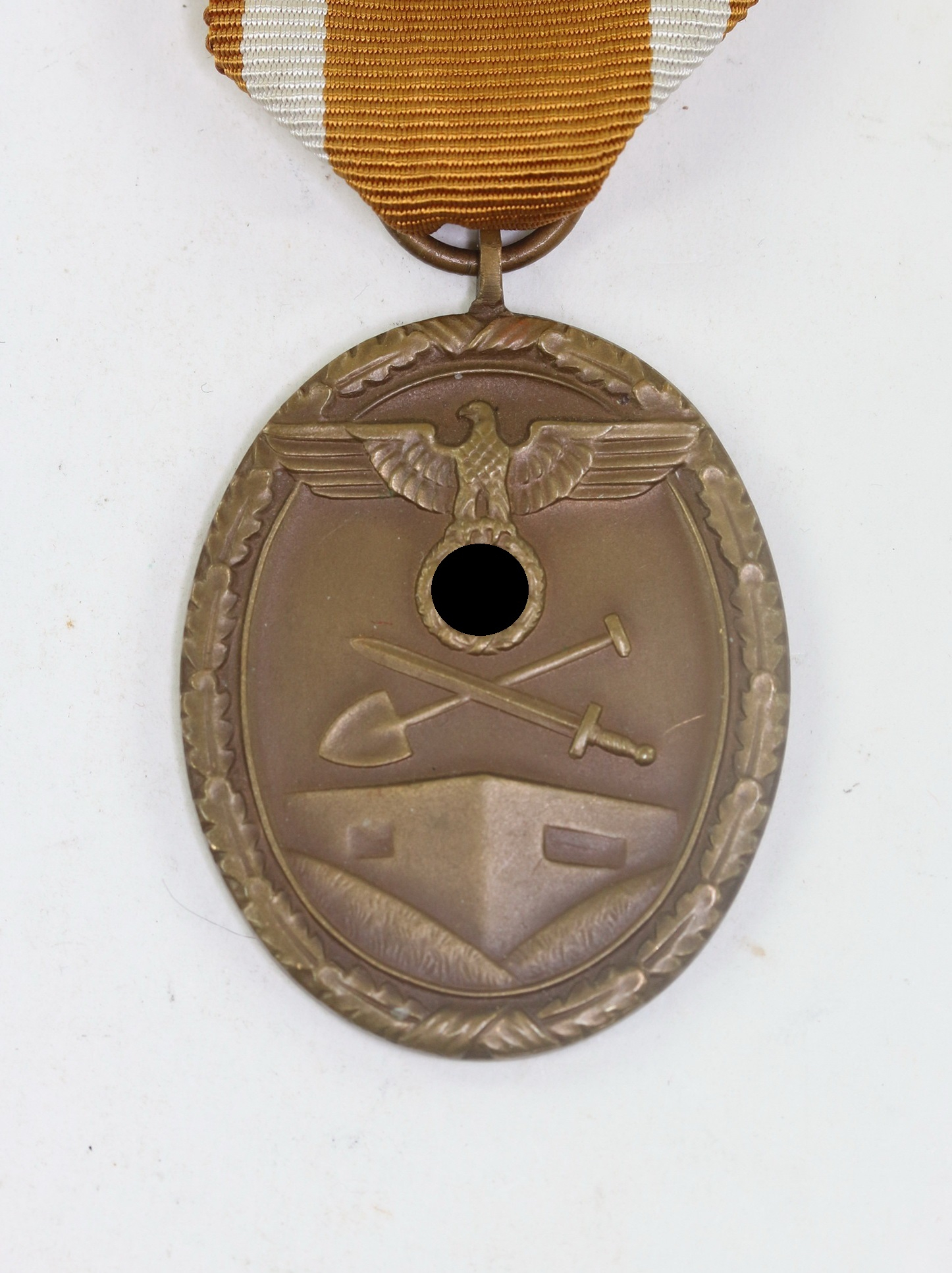  Deutsches Schutzwall Ehrenzeichen - Für Arbeit zum Schutze Deutschlands – Bild 1