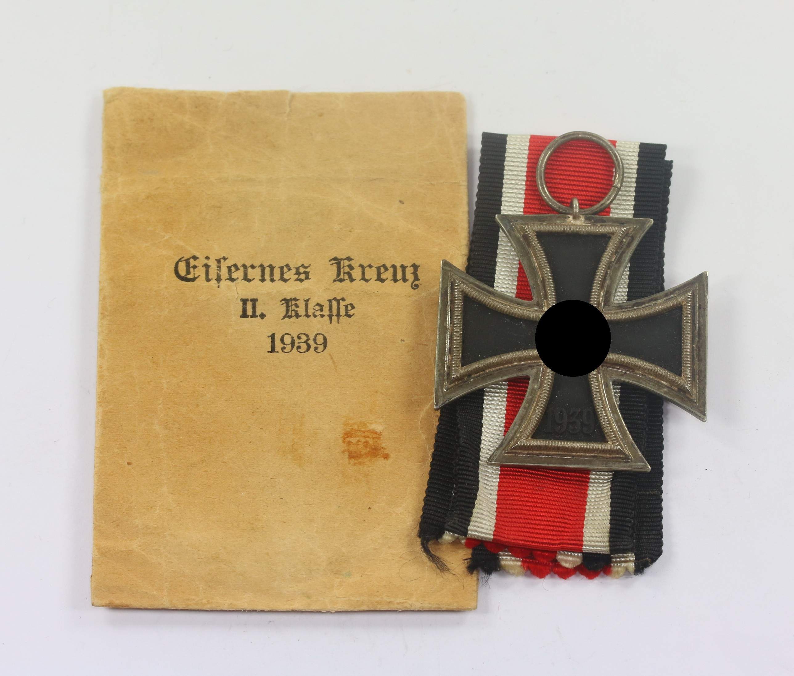 Iron Cross 2nd Class 1939 in Small Envelope. Maker 27, Maria Schenkel Wien – Bild 1