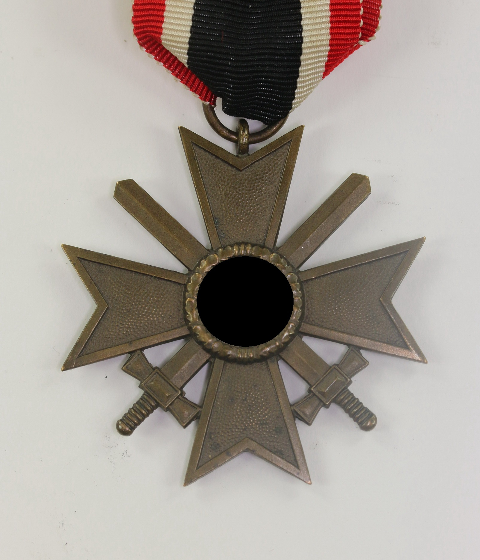  Kriegsverdienstkreuz 2. Klasse mit Schwertern, ohne Hersteller (Buntmetall) – Bild 1
